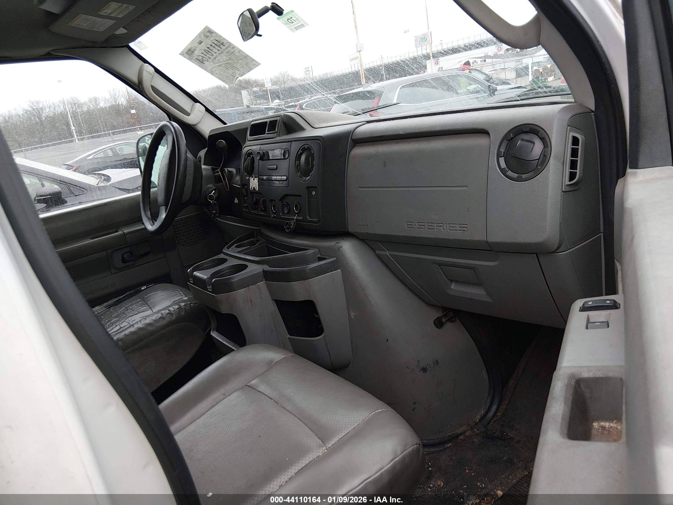 FORD E-150 image 5