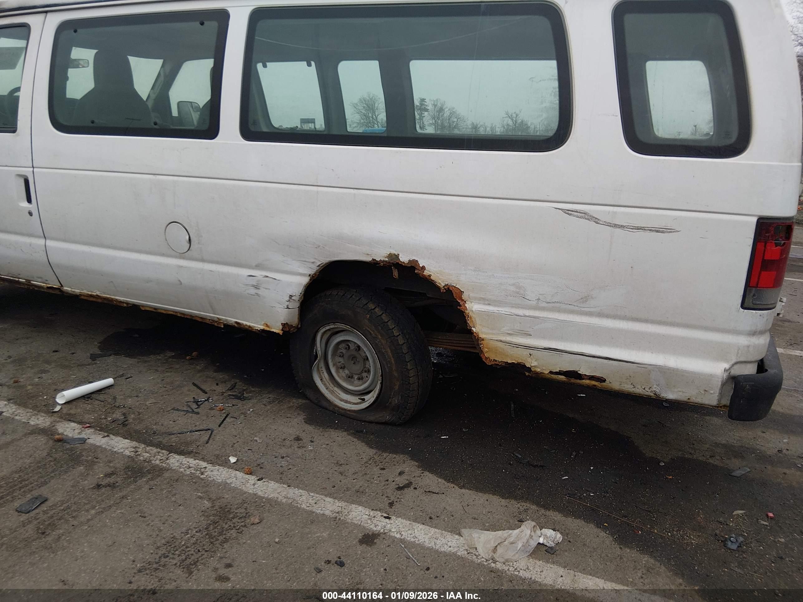 FORD E-150 image 6