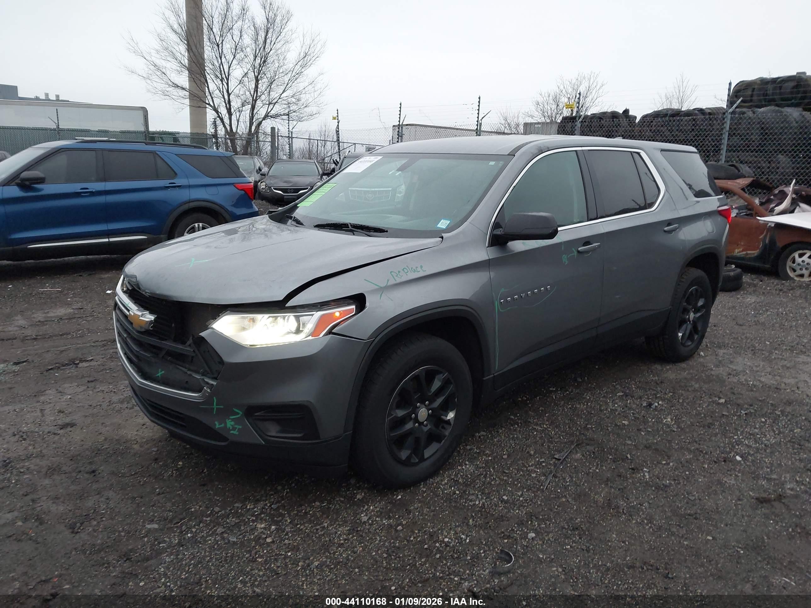 CHEVROLET TRAVERSE image 2