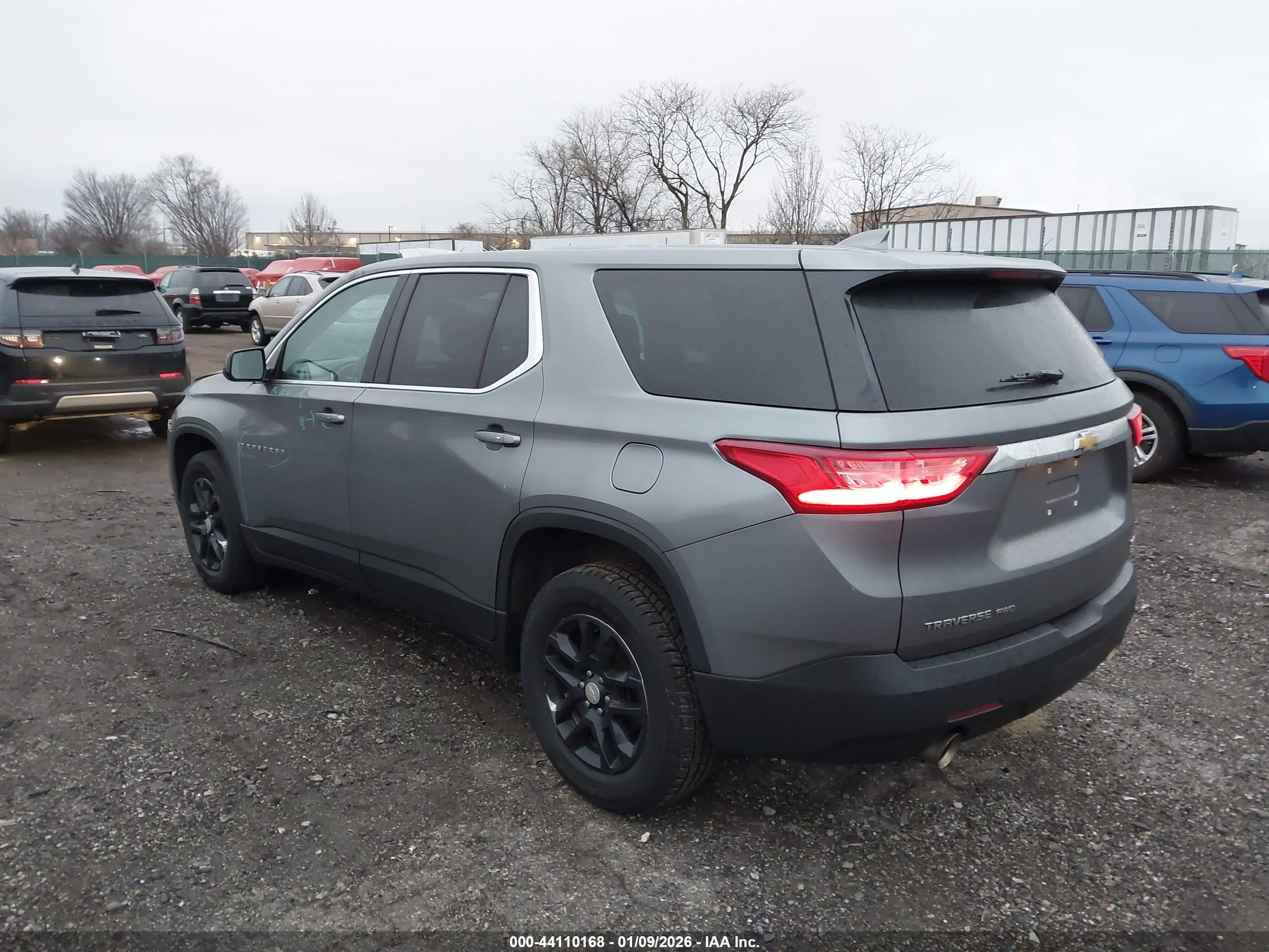 CHEVROLET TRAVERSE image 3