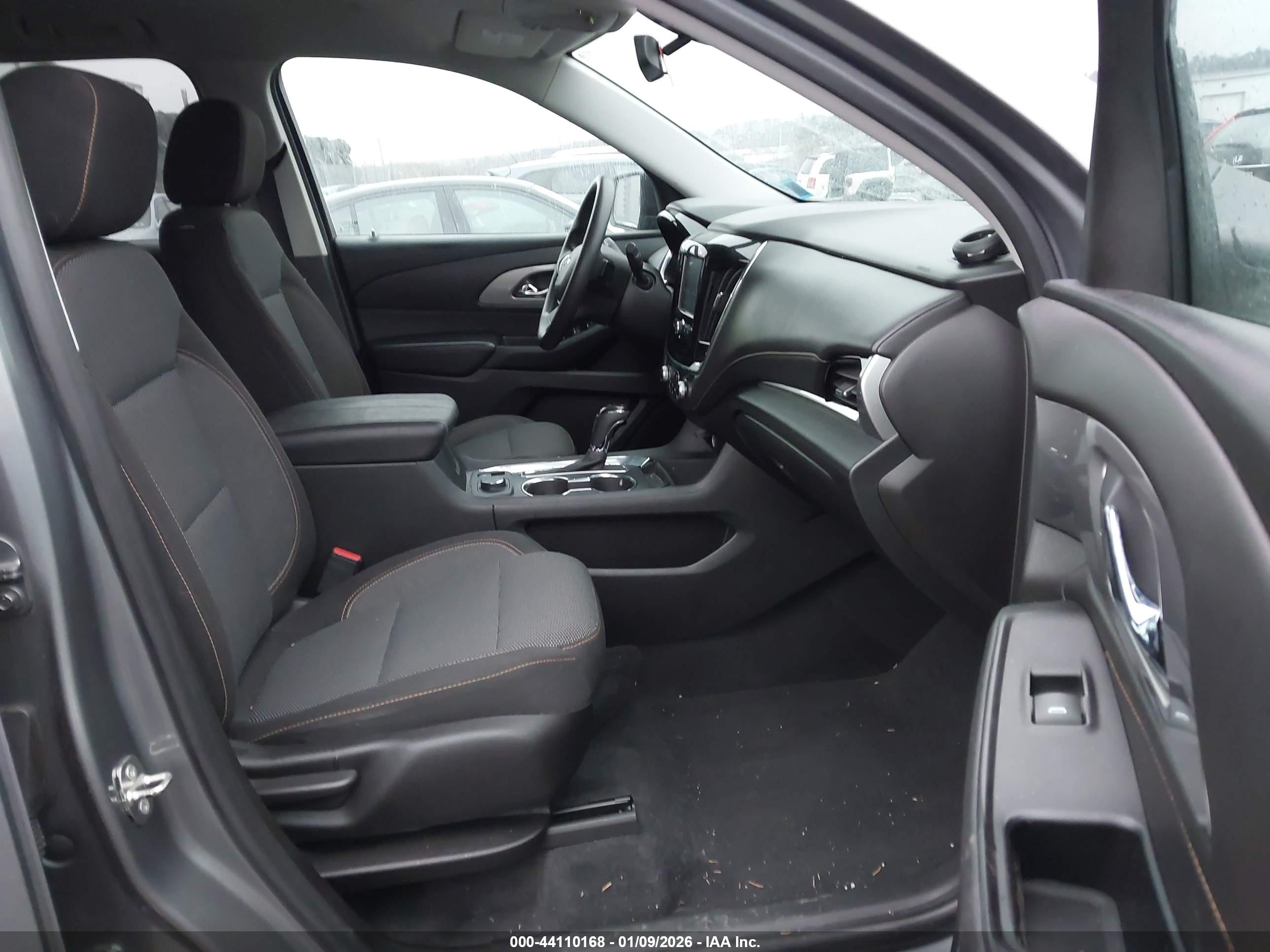 CHEVROLET TRAVERSE image 5