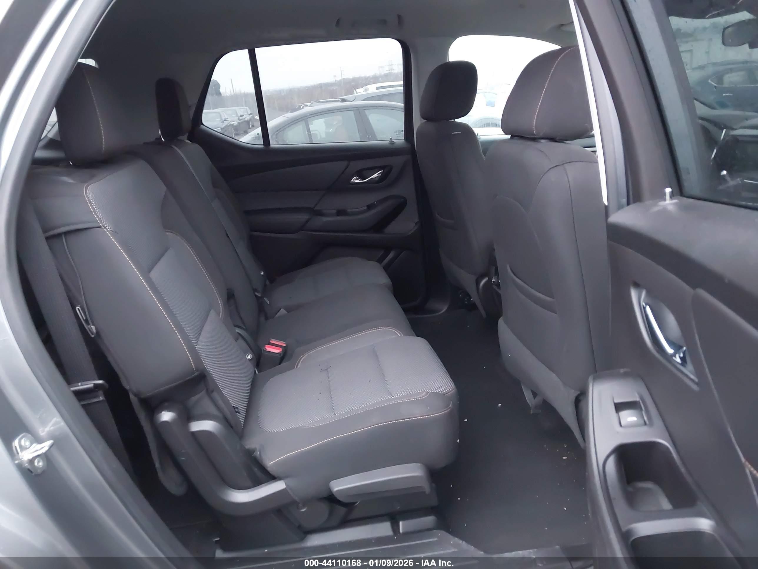 CHEVROLET TRAVERSE image 8