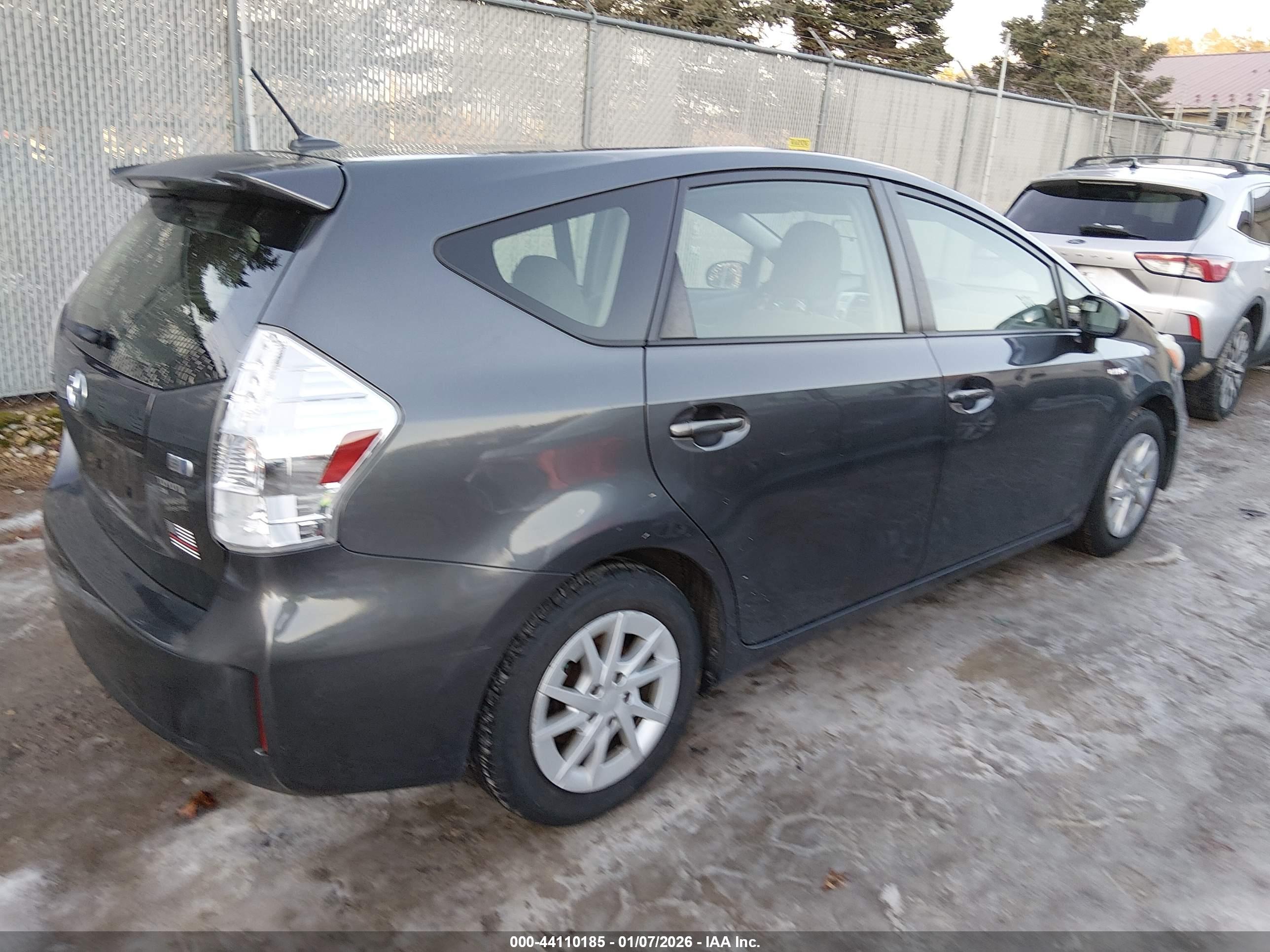 TOYOTA PRIUS image 4