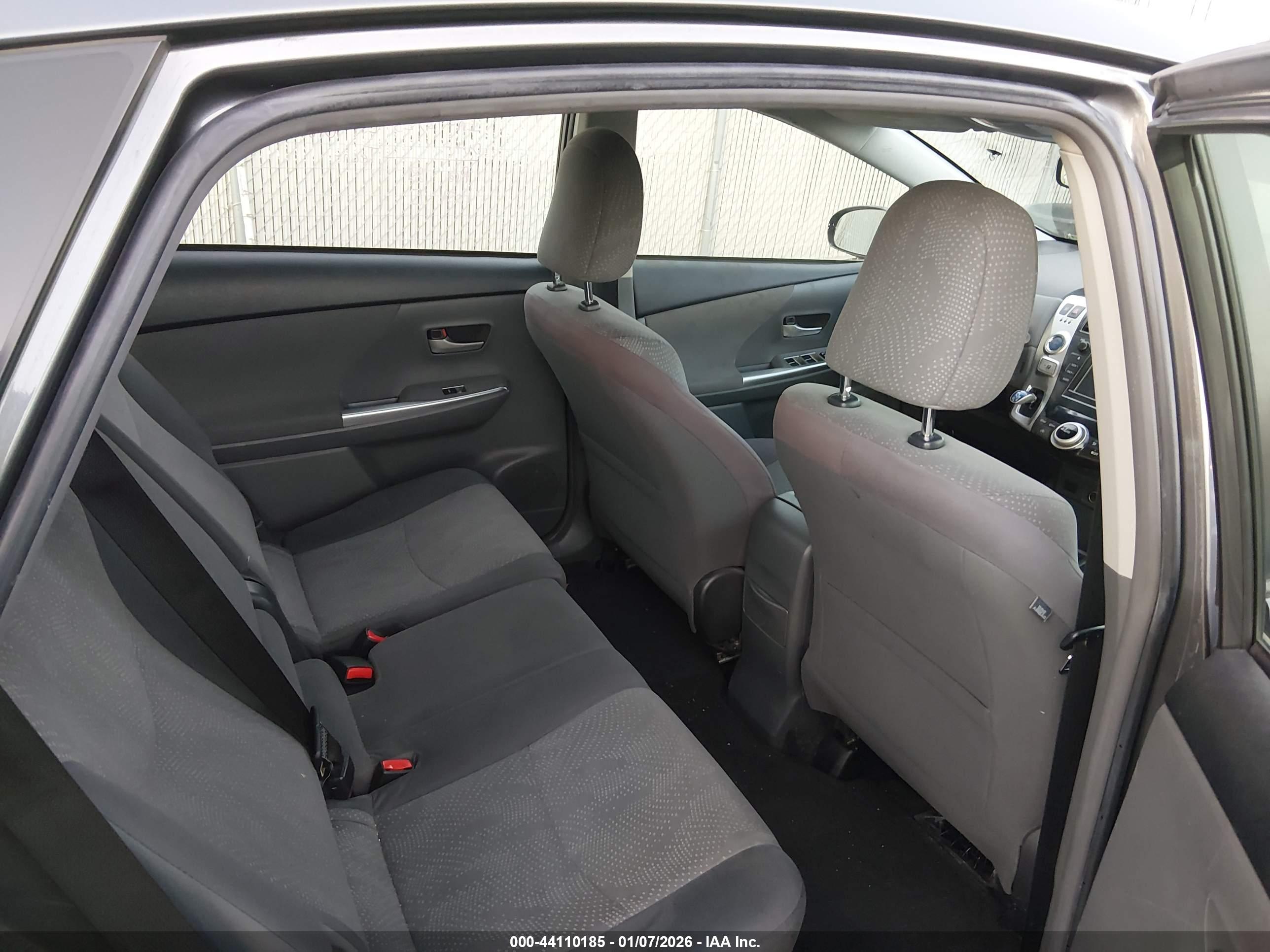 TOYOTA PRIUS image 8