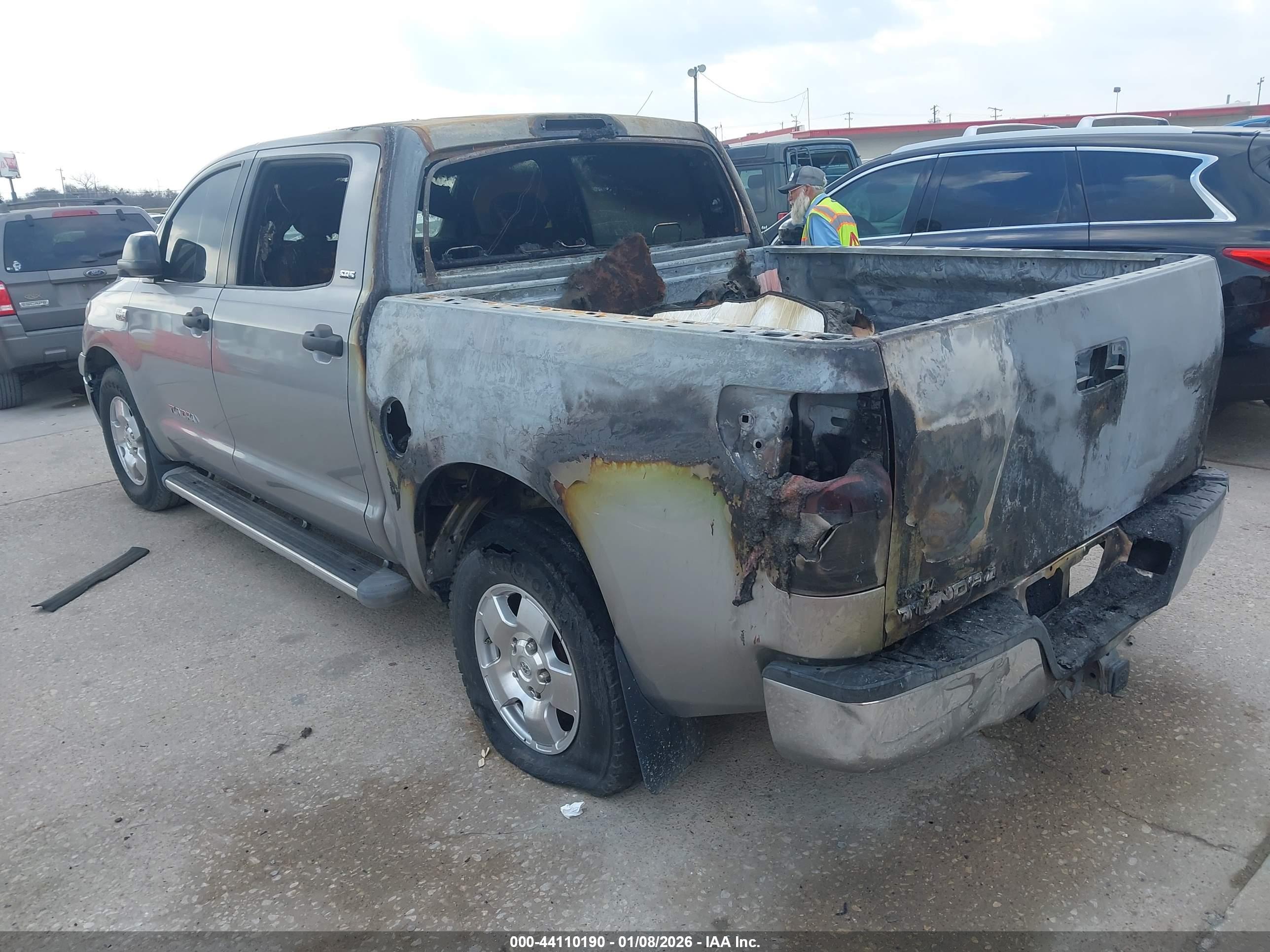 TOYOTA TUNDRA image 3