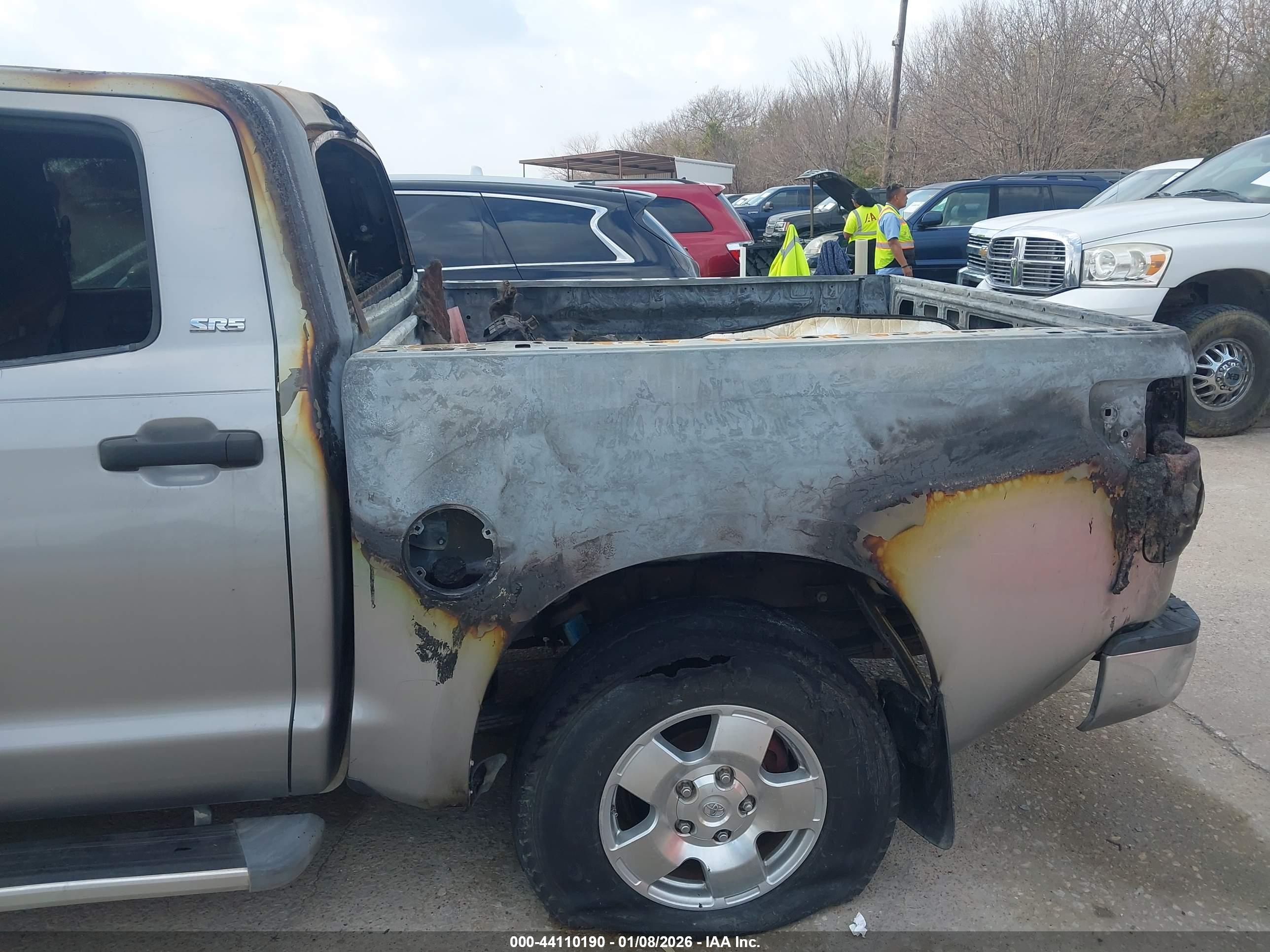 TOYOTA TUNDRA image 6