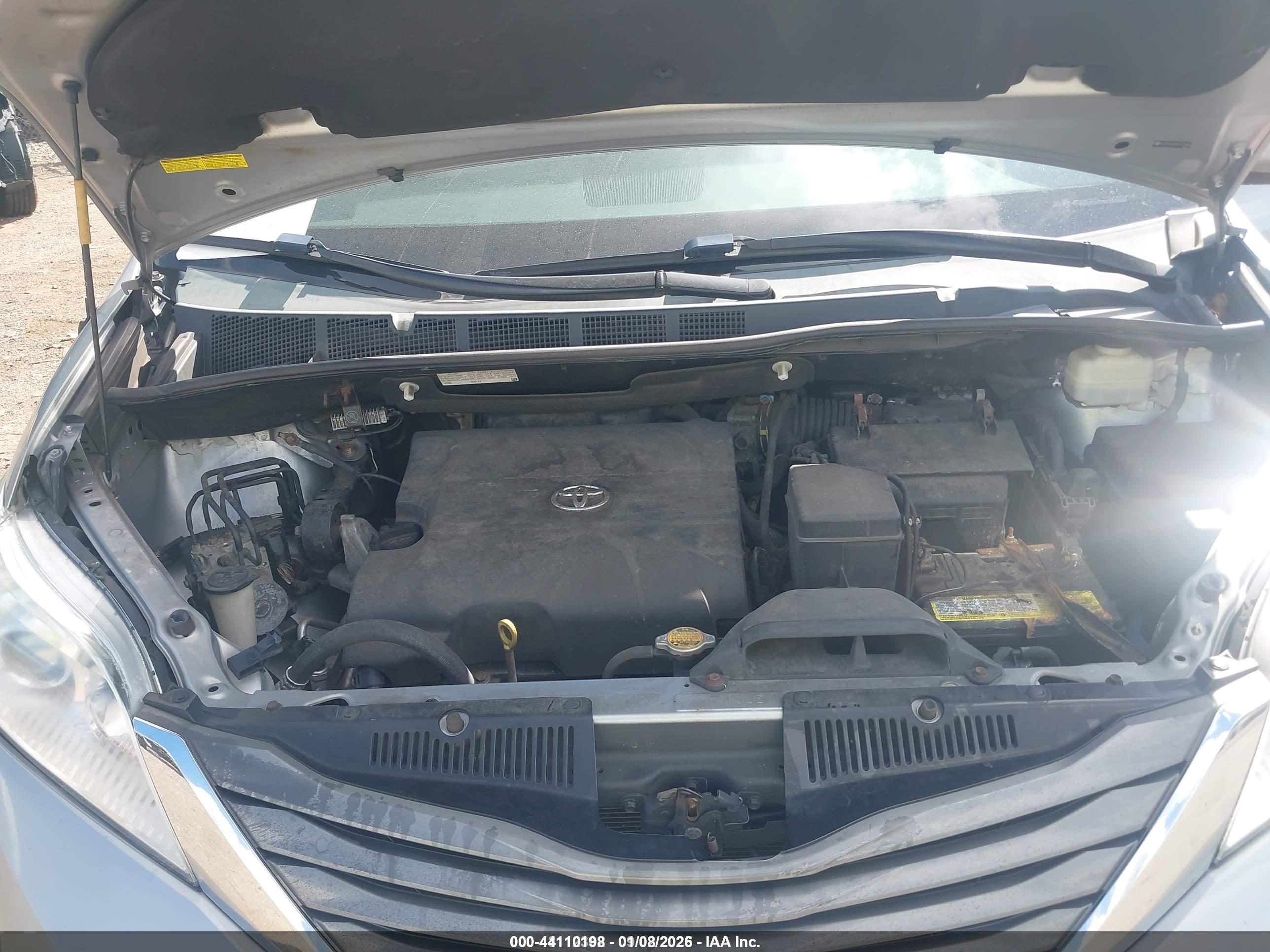 TOYOTA SIENNA image 10
