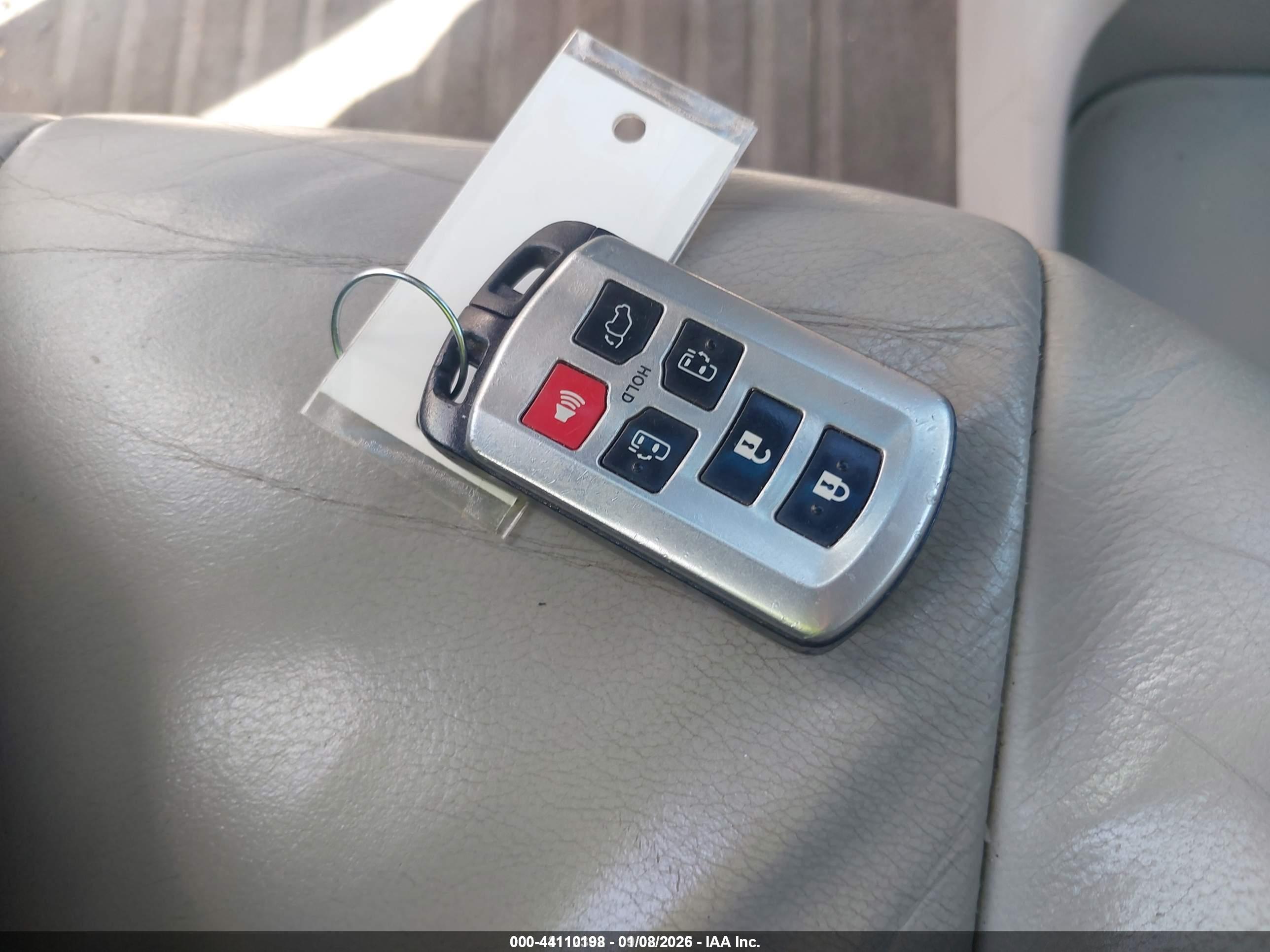TOYOTA SIENNA image 11
