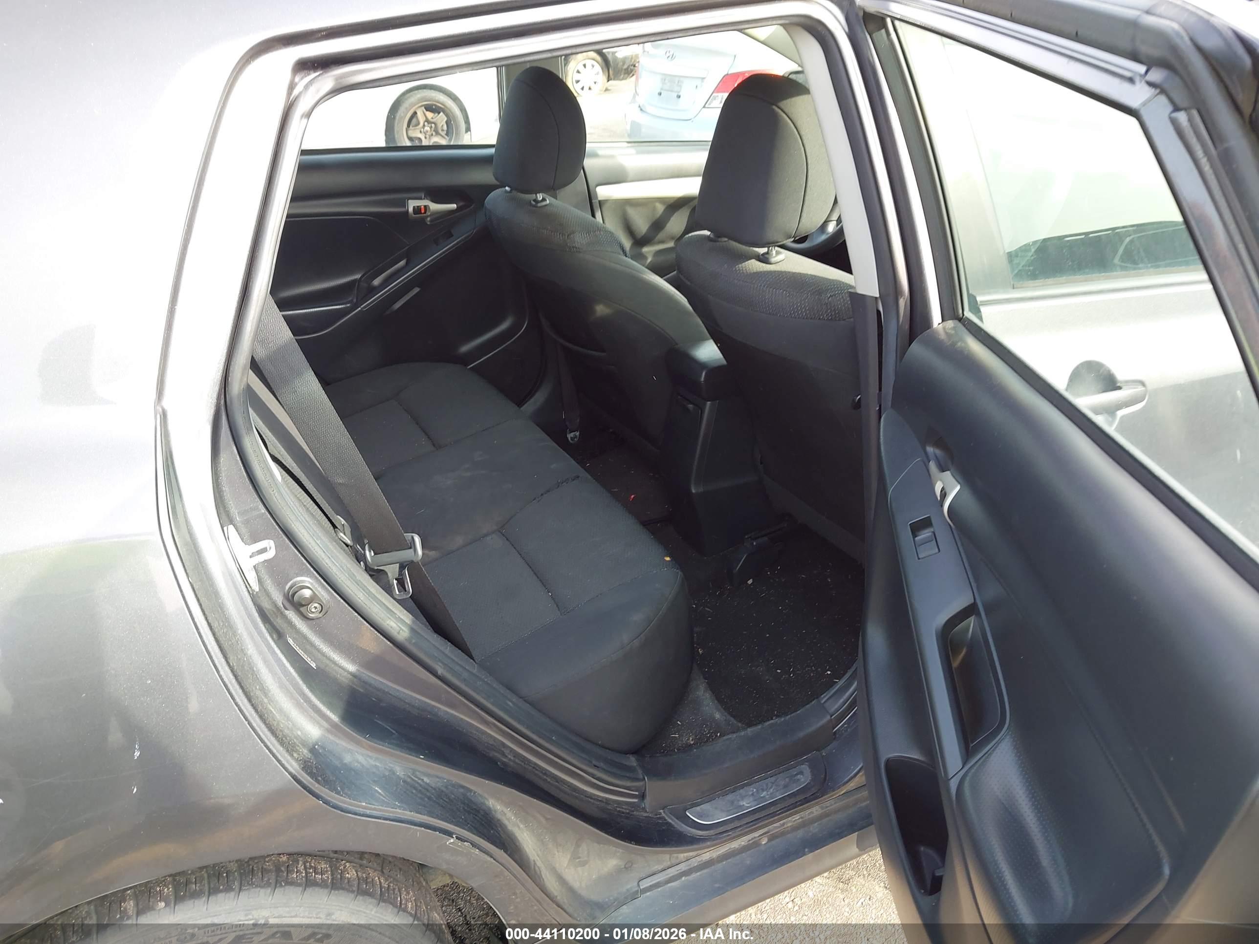 TOYOTA MATRIX image 8