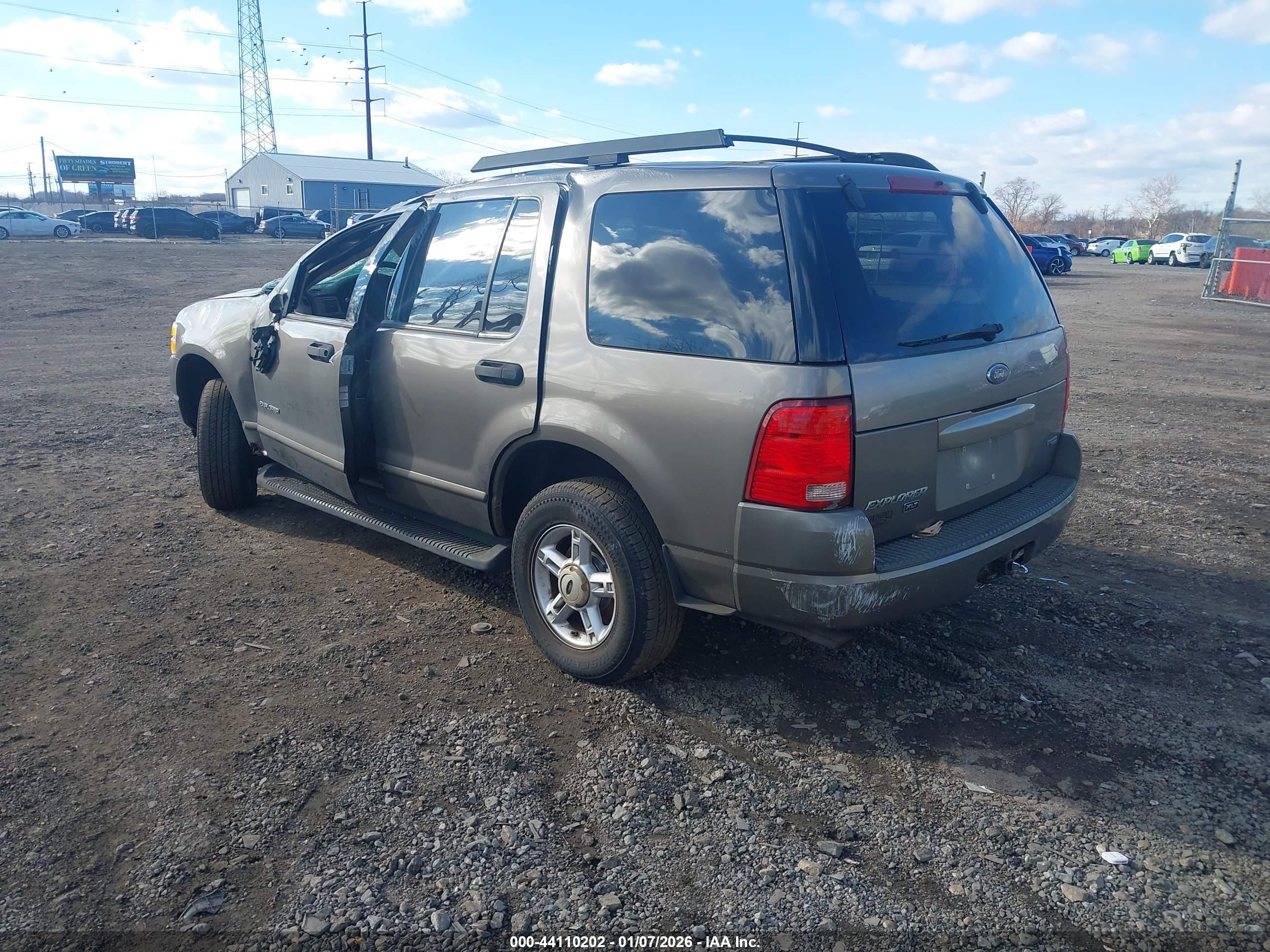 FORD EXPLORER image 3