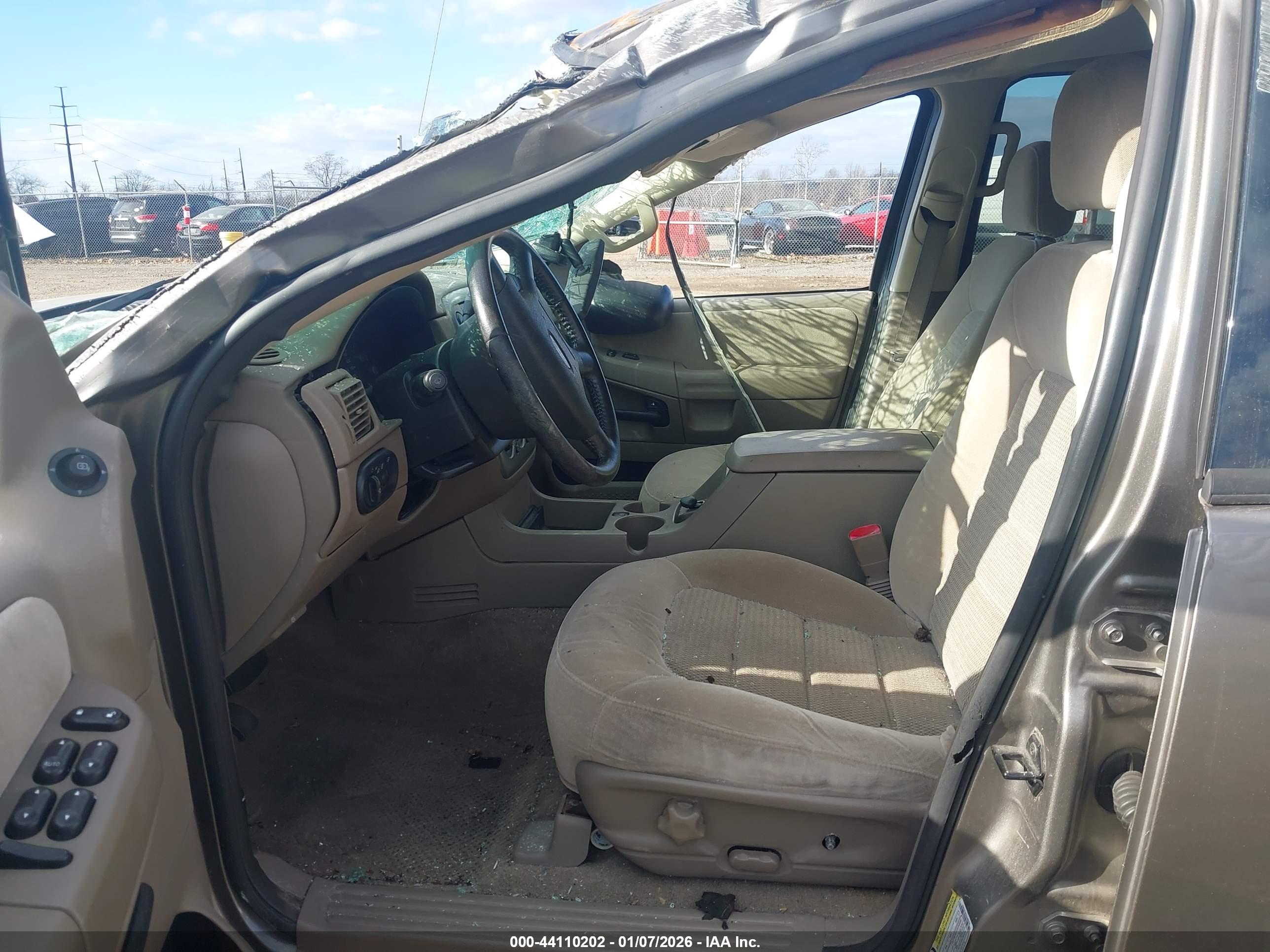 FORD EXPLORER image 5