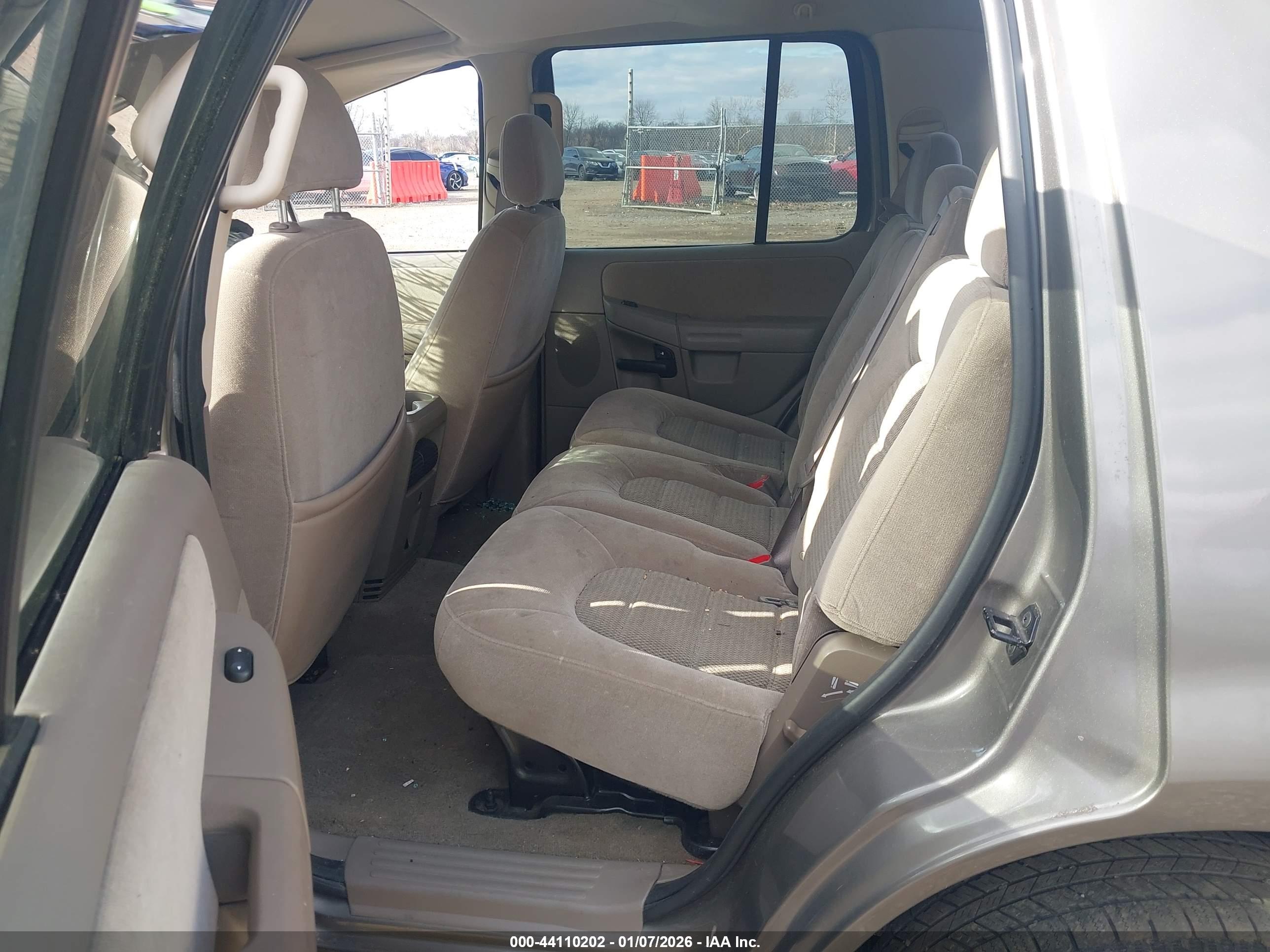 FORD EXPLORER image 8