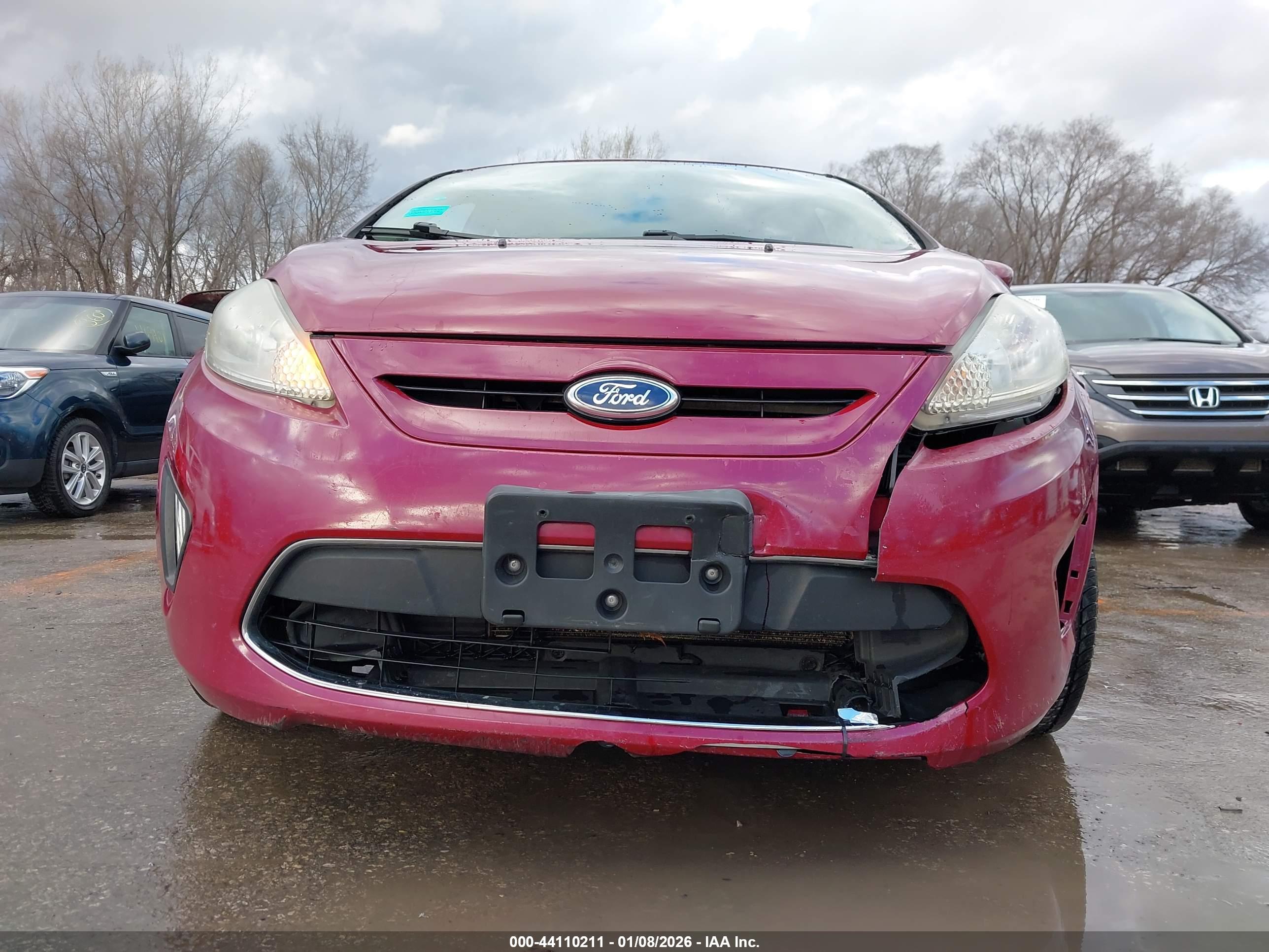 FORD FIESTA image 6