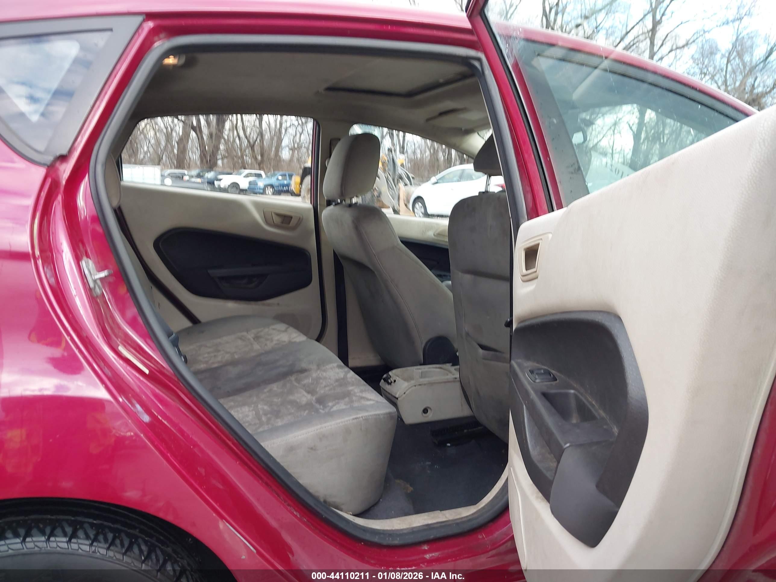 FORD FIESTA image 8