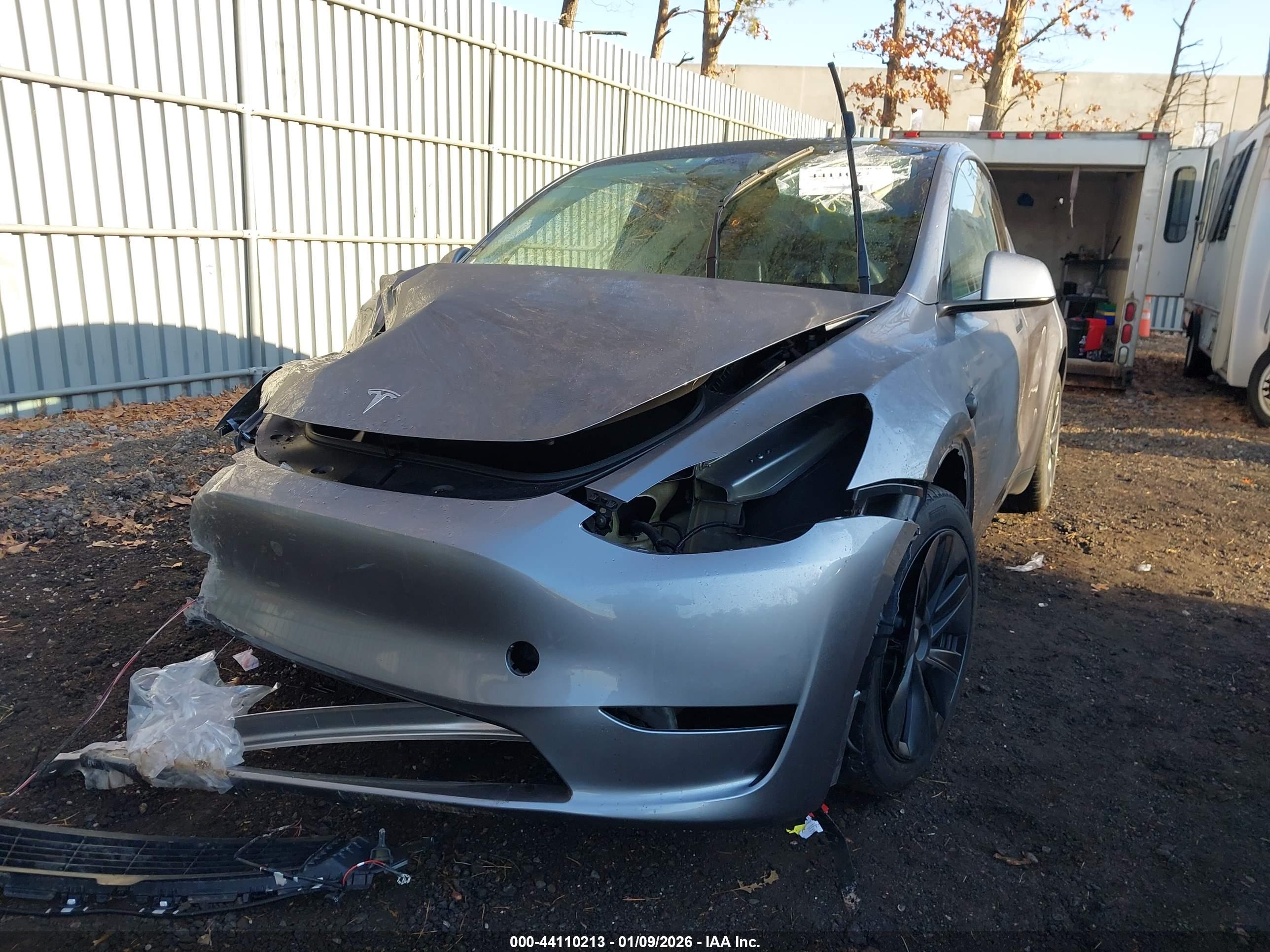 TESLA MODEL image 2