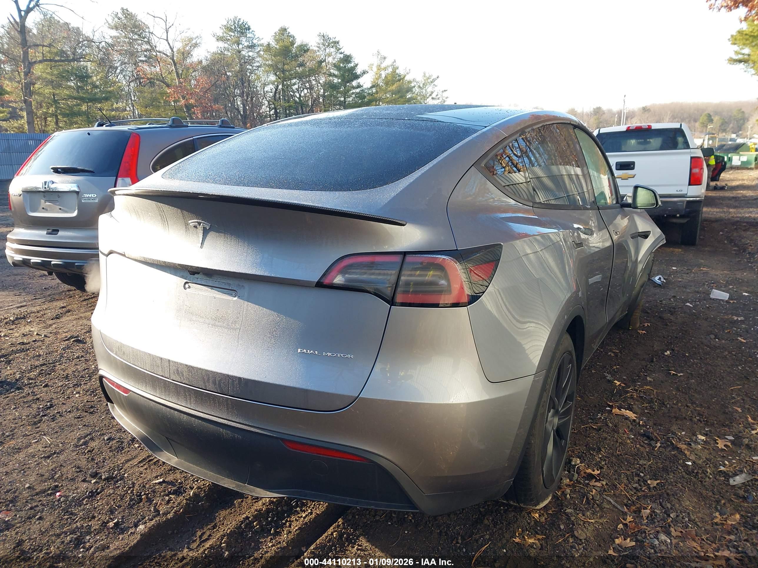 TESLA MODEL image 4