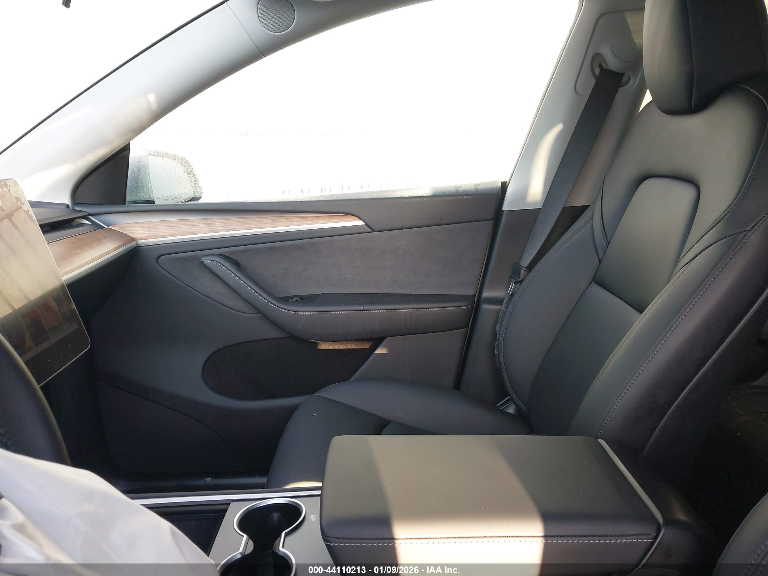 TESLA MODEL image 5