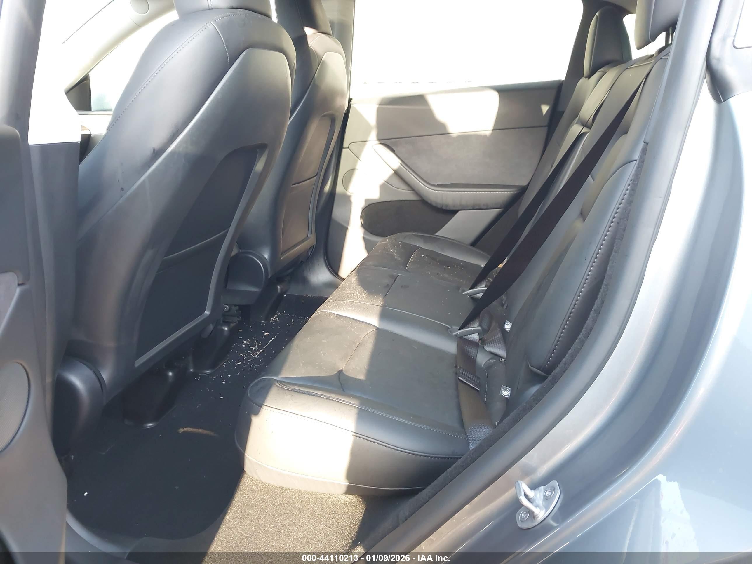 TESLA MODEL image 8