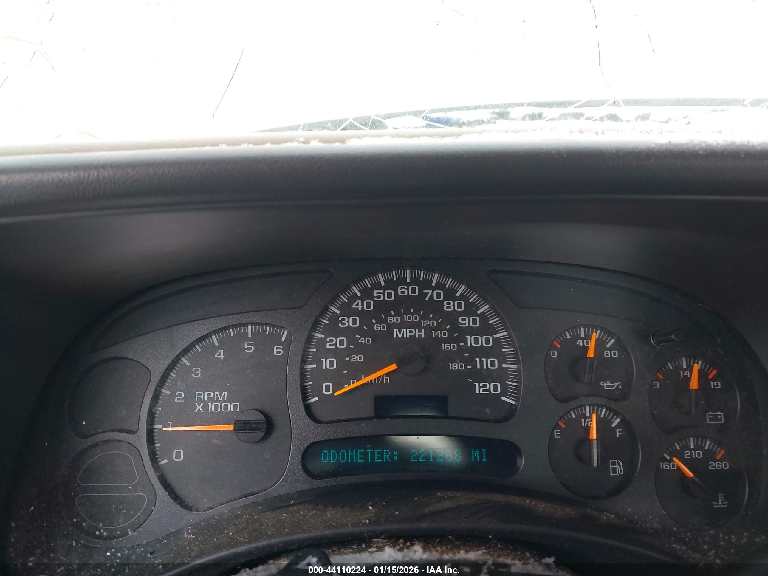 CHEVROLET SILVERADO image 7