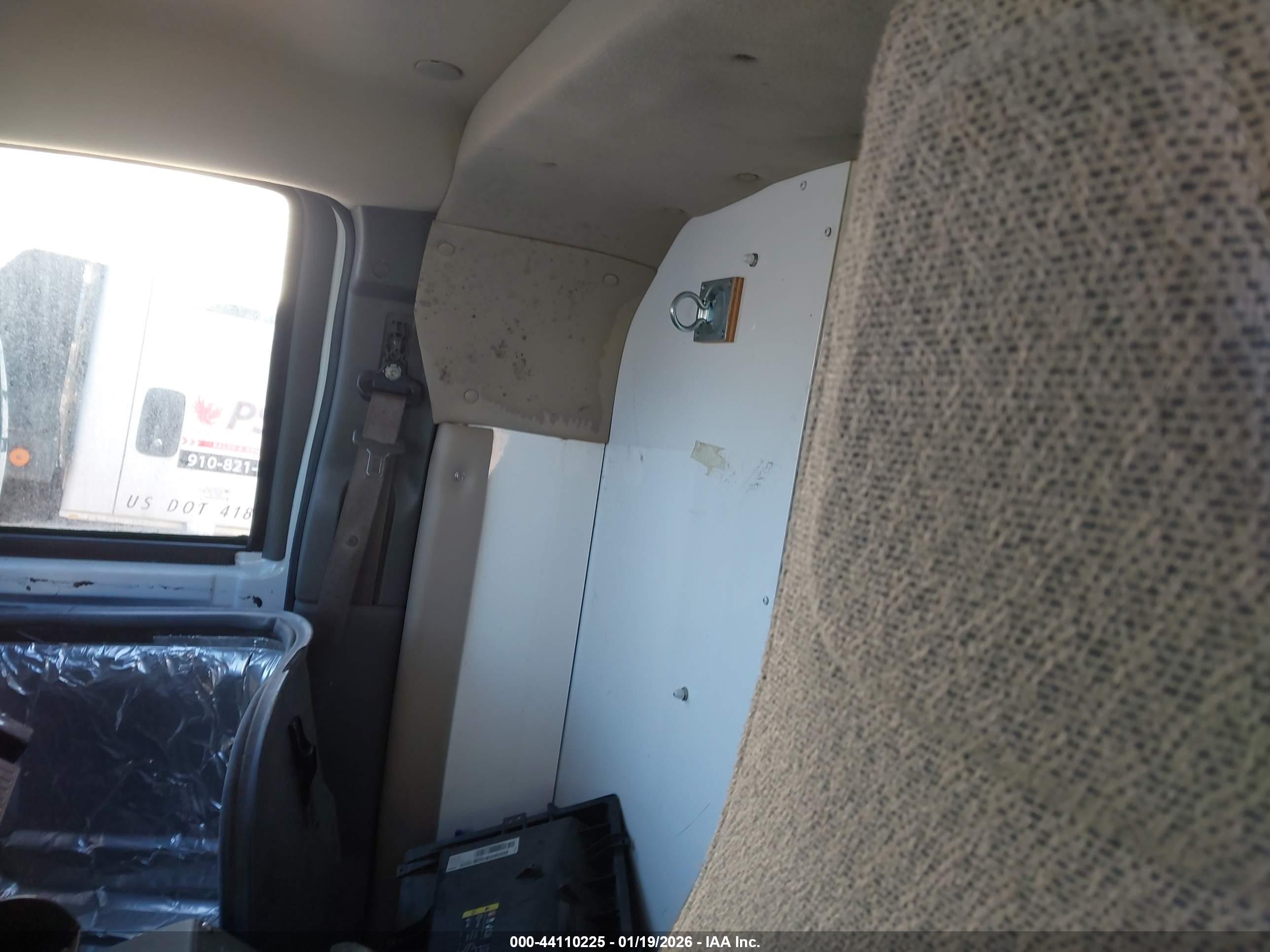 CHEVROLET EXPRESS image 7