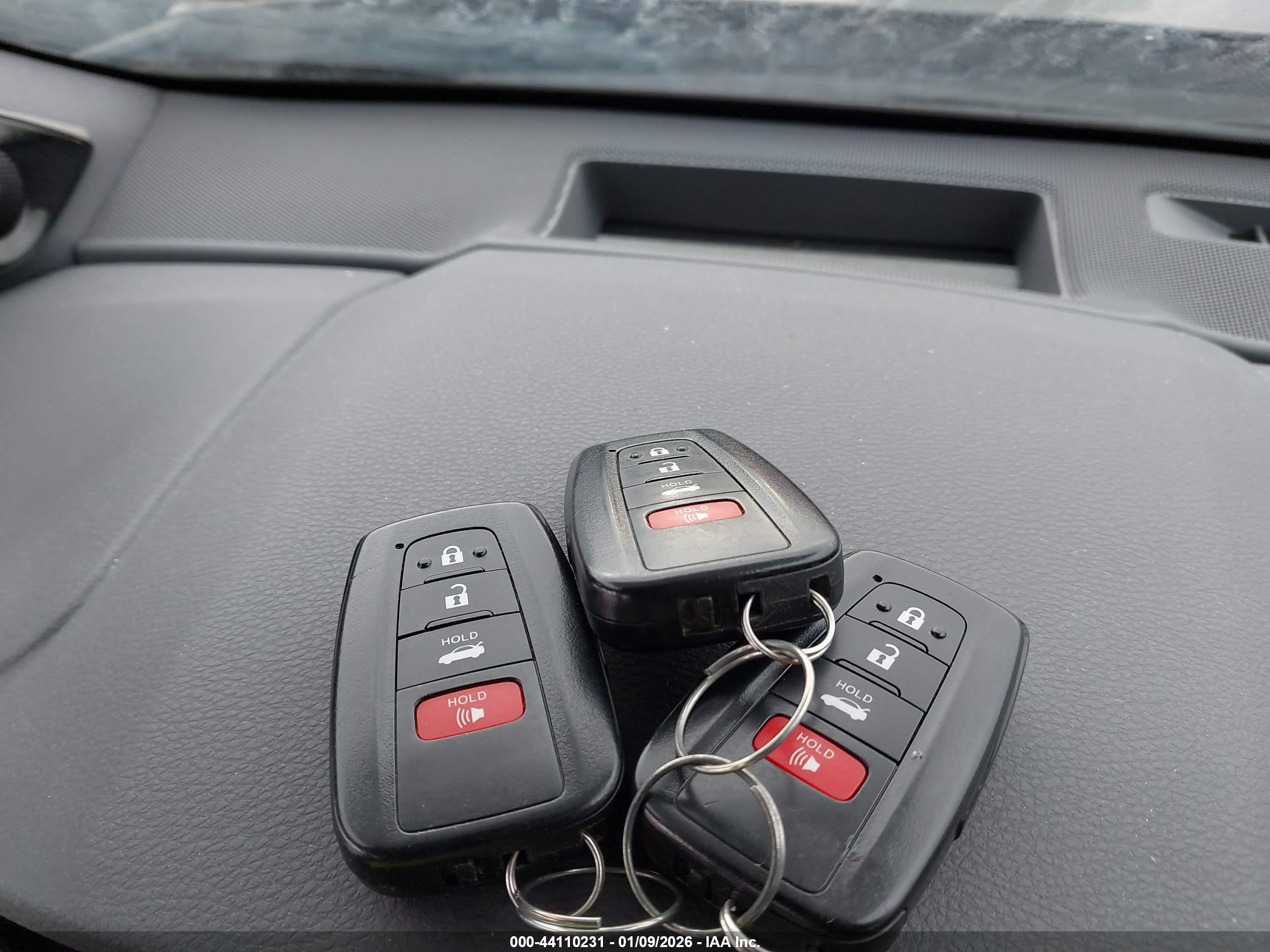 TOYOTA AVALON image 11