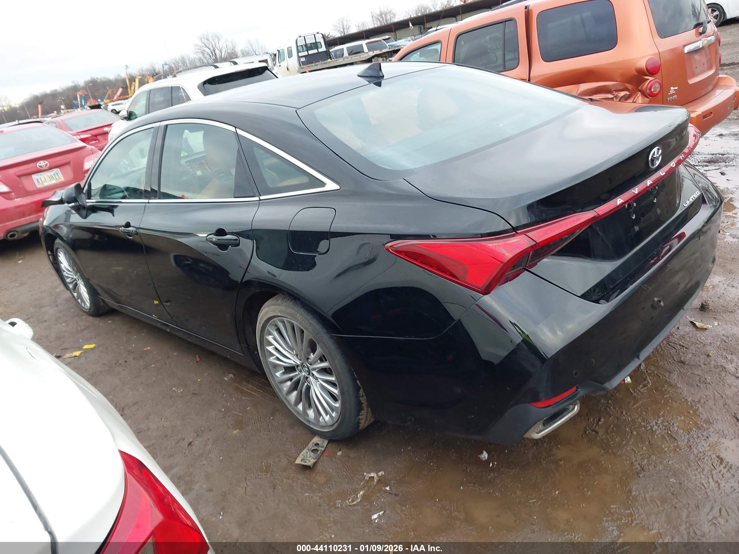 TOYOTA AVALON image 3