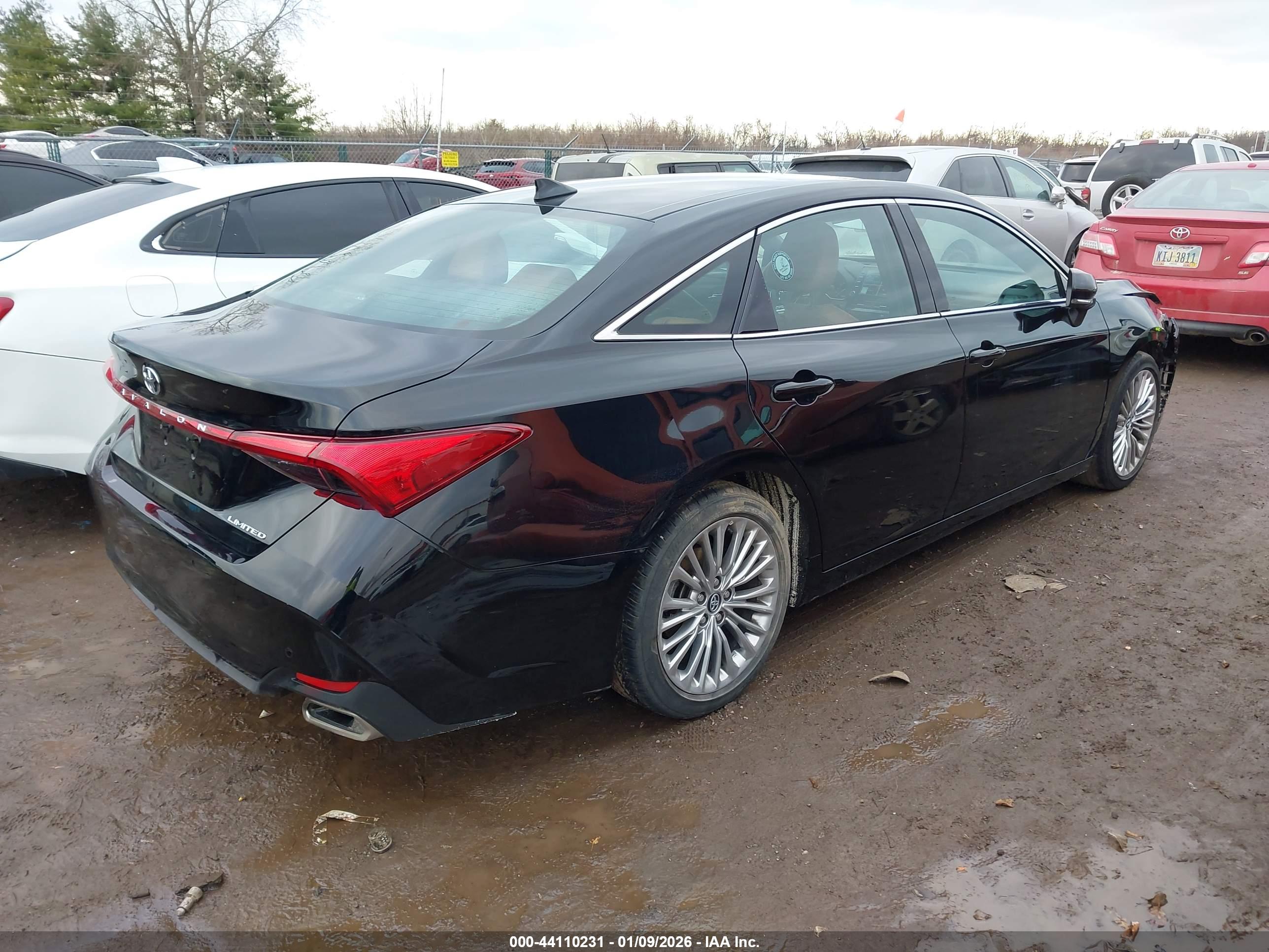 TOYOTA AVALON image 4