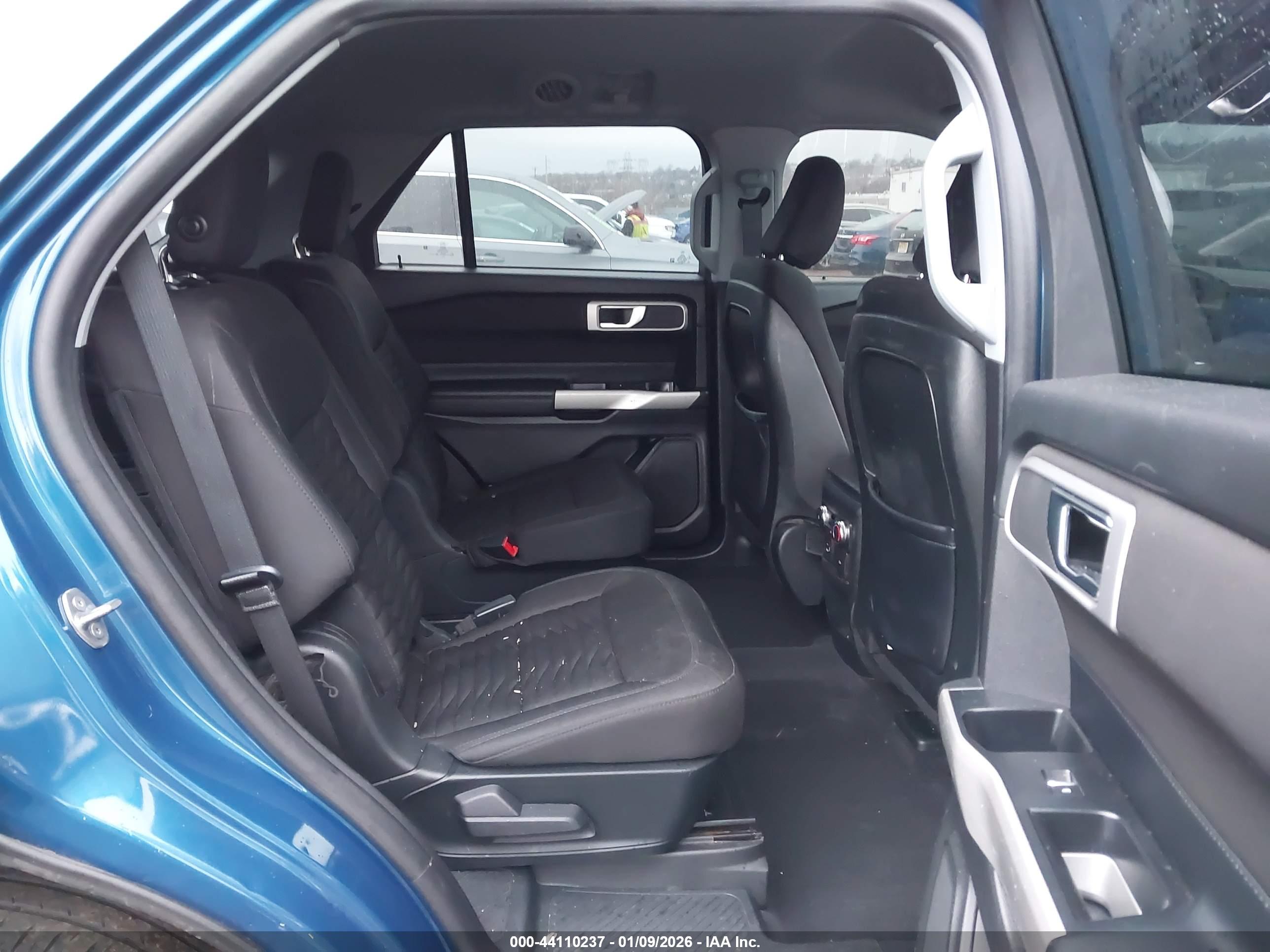 FORD EXPLORER image 8