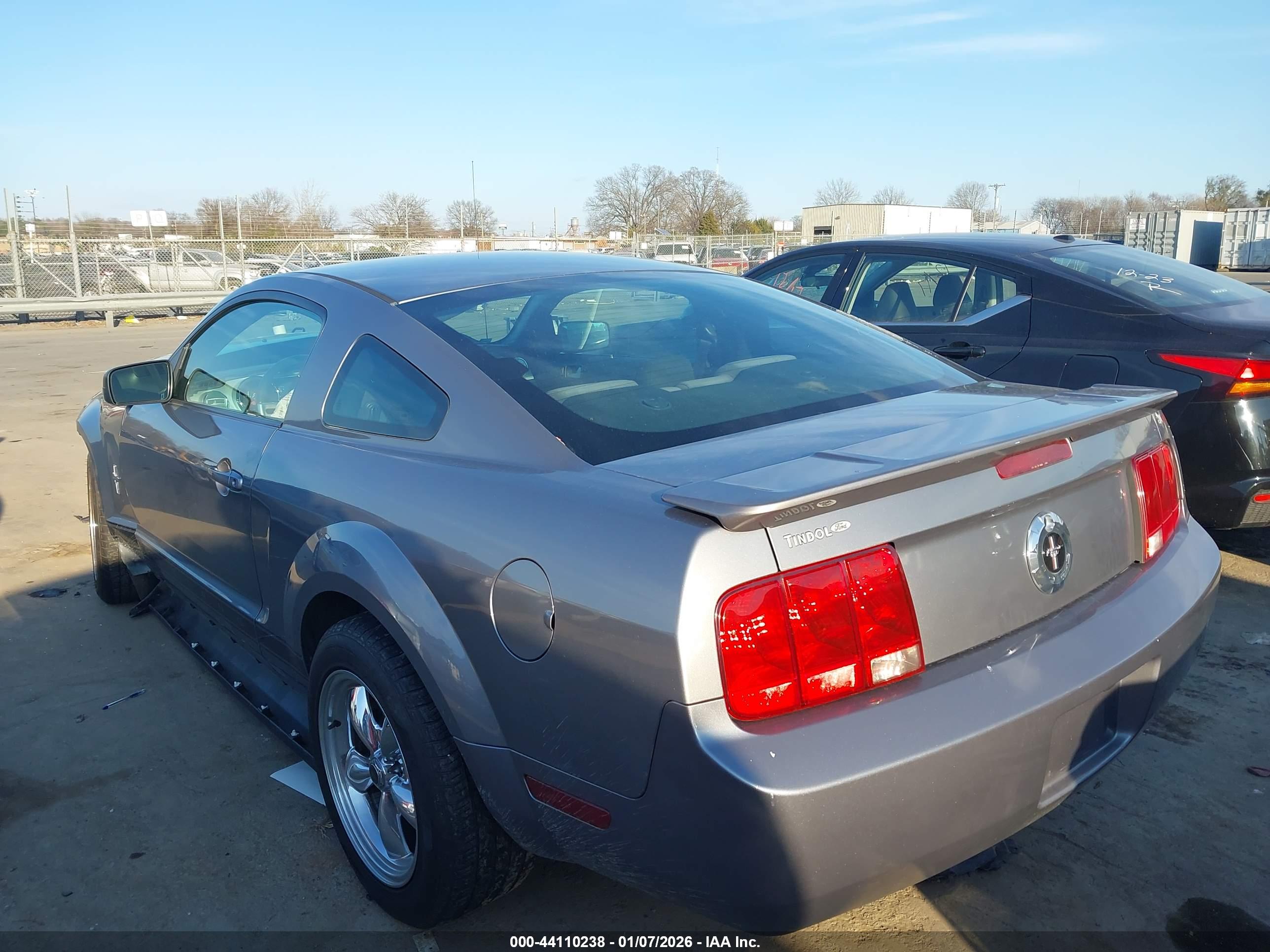 FORD MUSTANG image 3