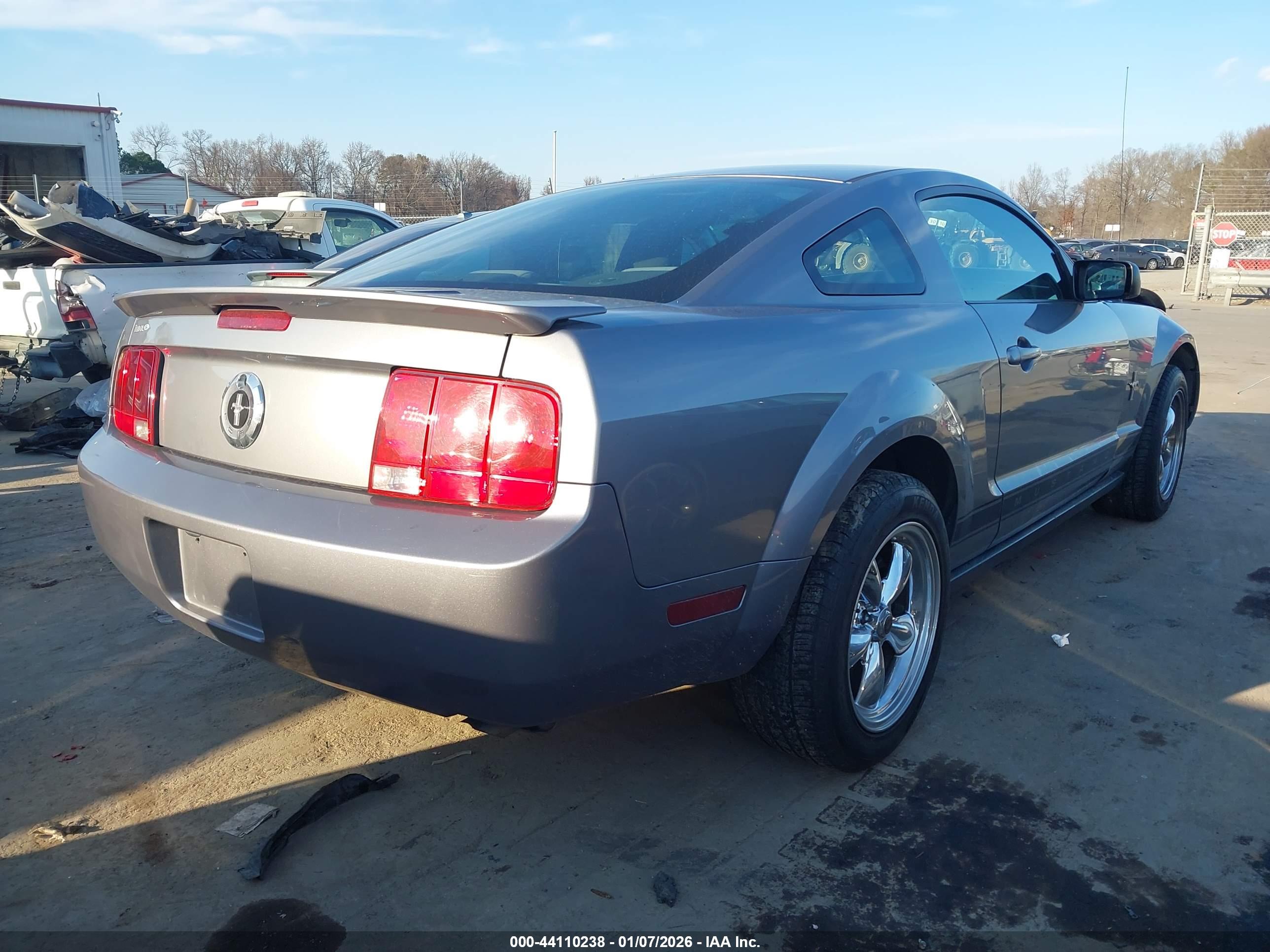 FORD MUSTANG image 4