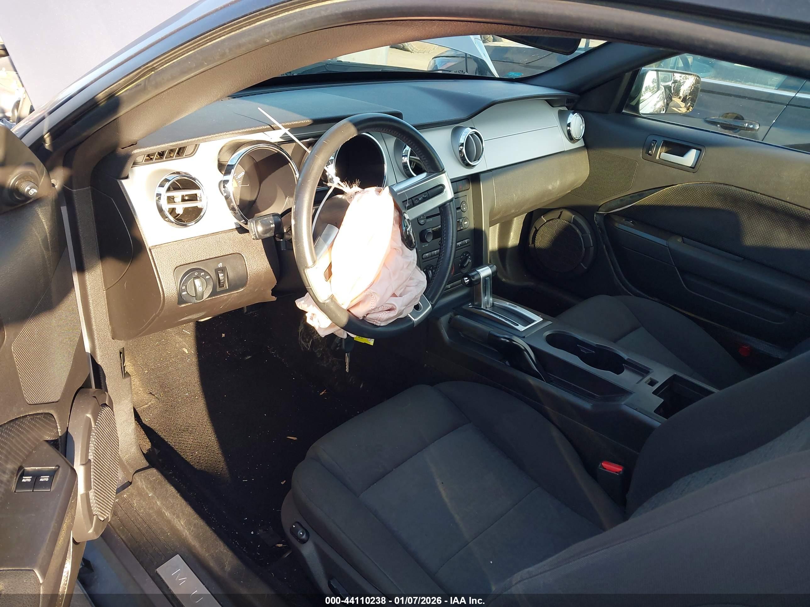 FORD MUSTANG image 5