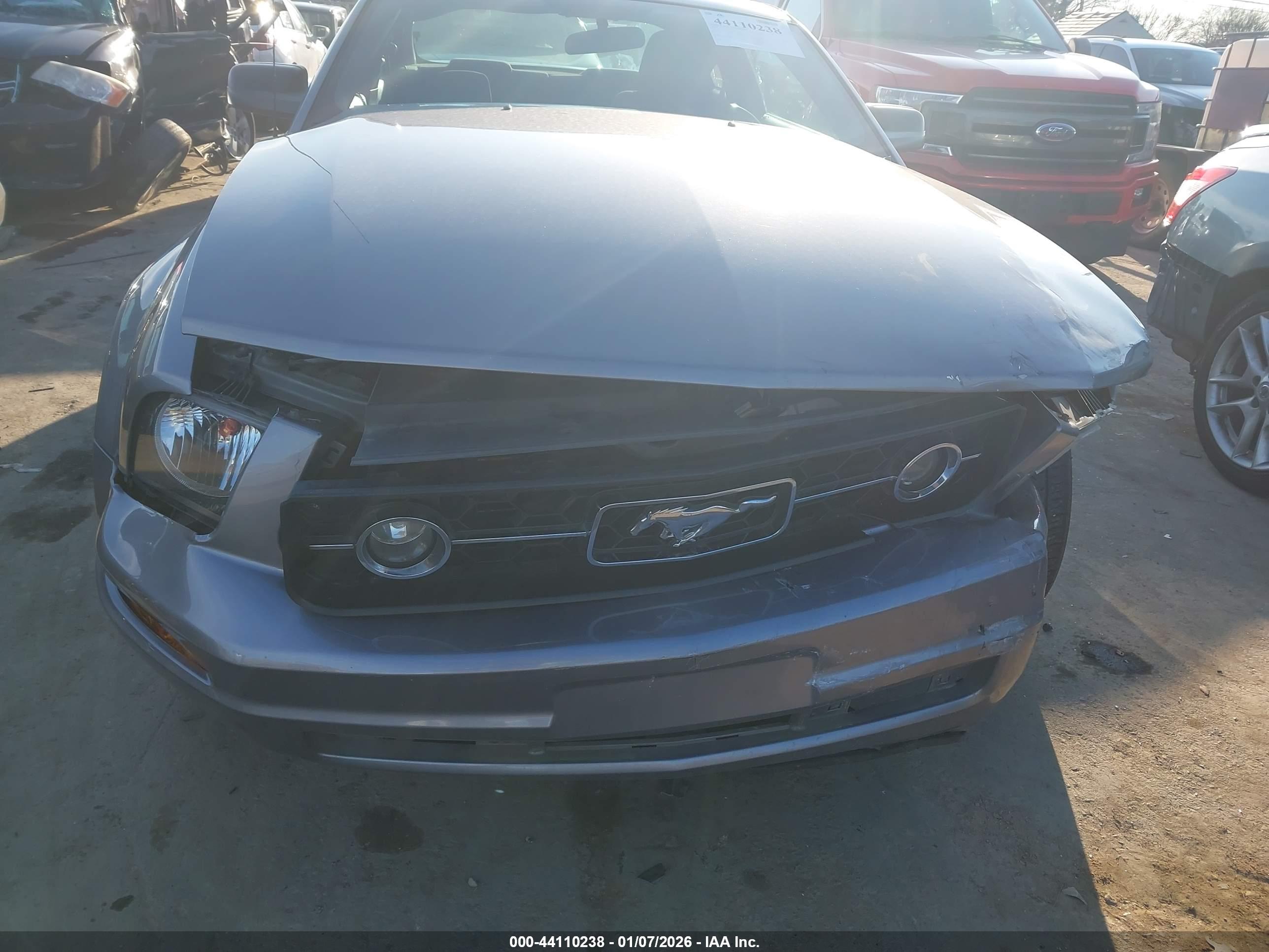 FORD MUSTANG image 6