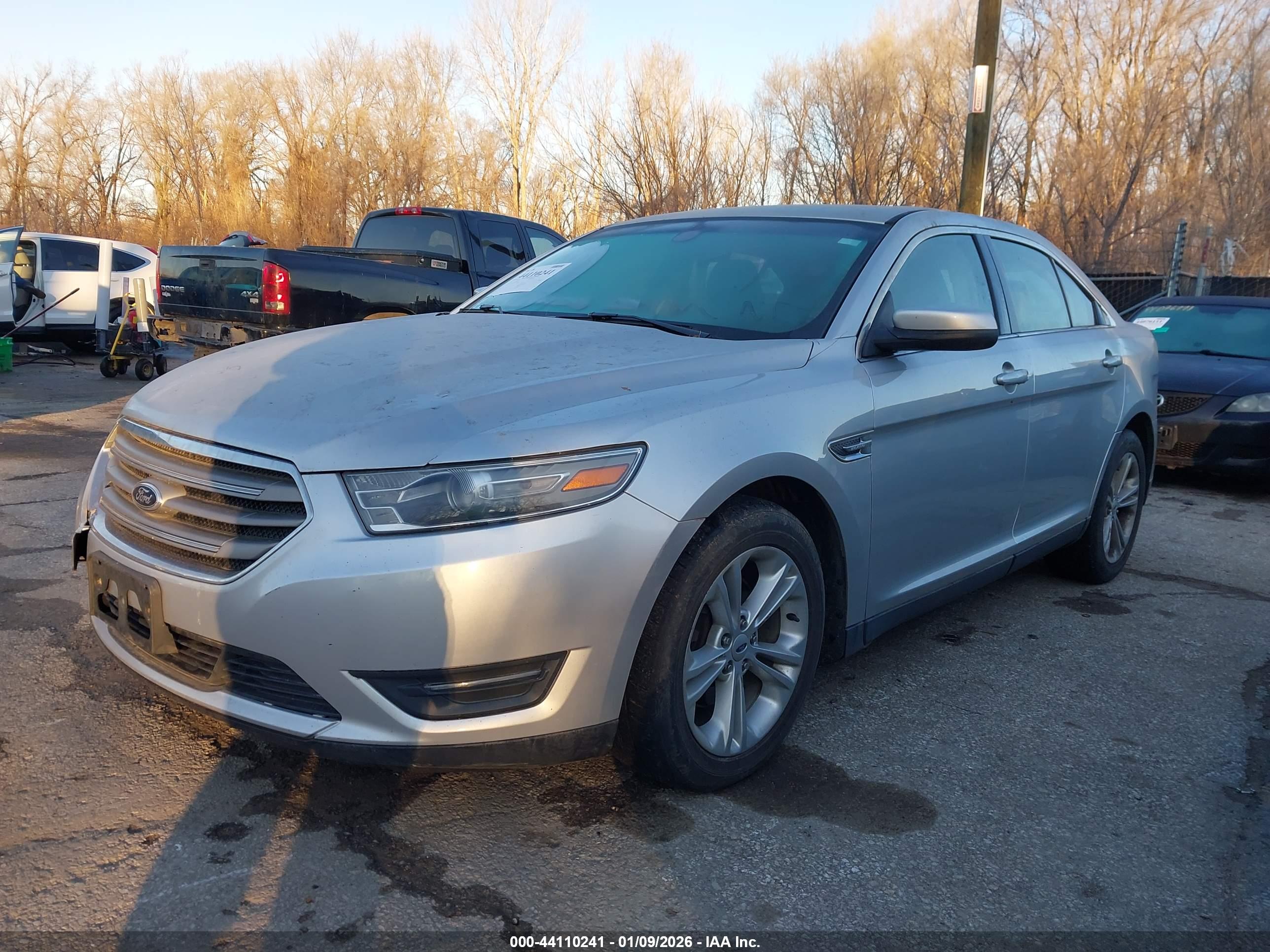 FORD TAURUS image 2