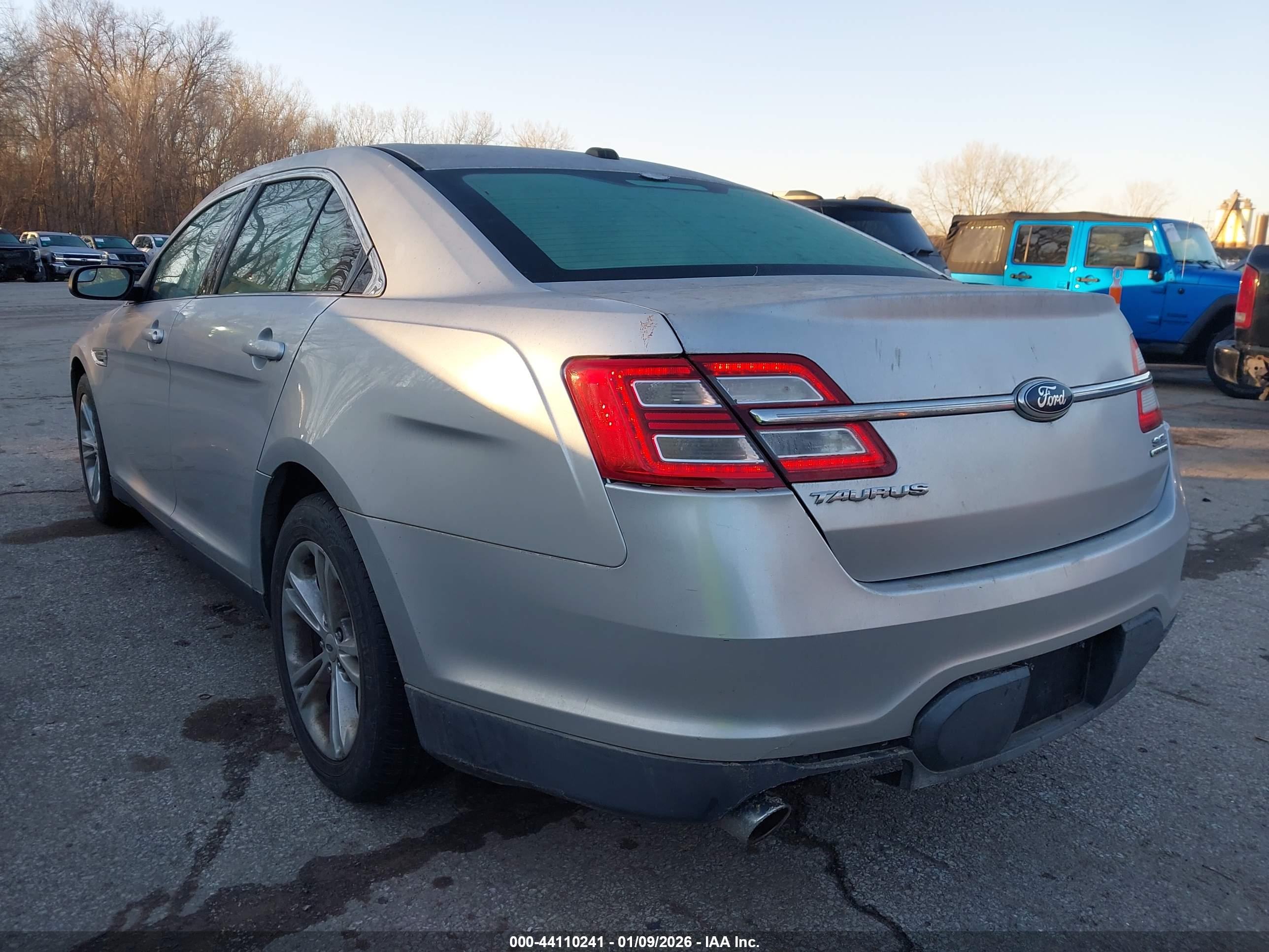 FORD TAURUS image 3