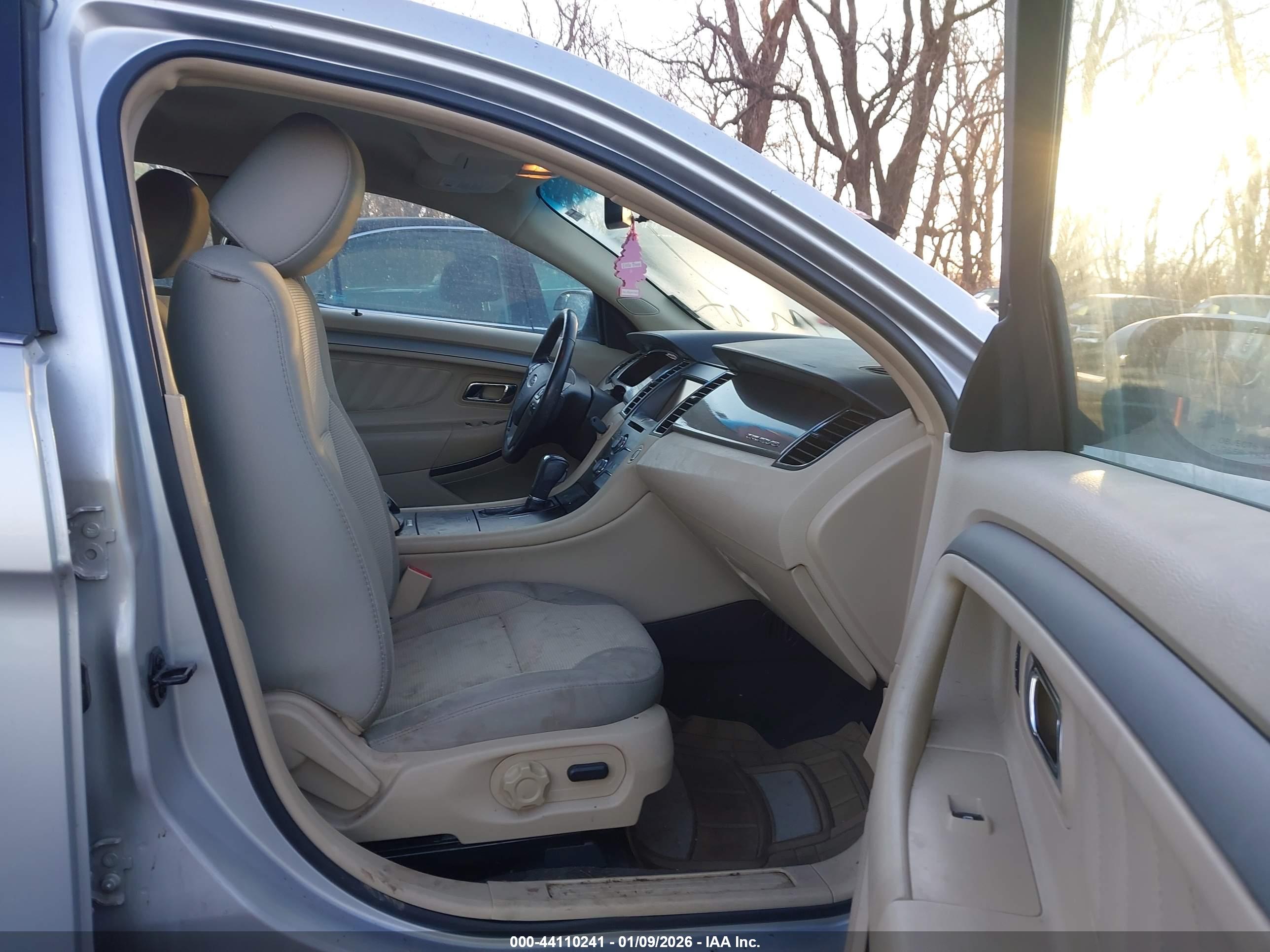 FORD TAURUS image 5
