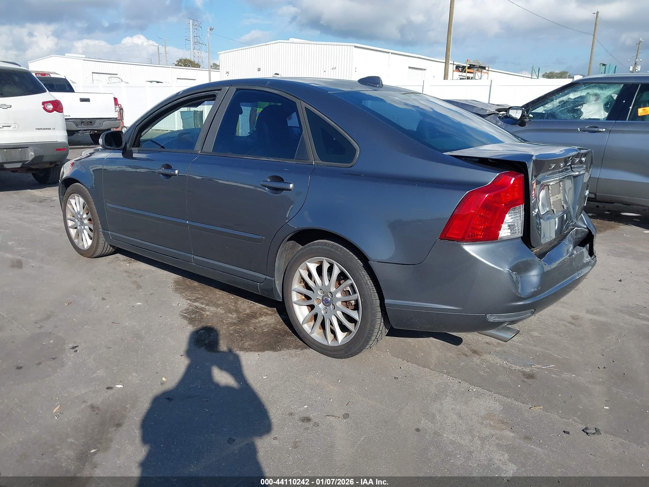 VOLVO S40 image 3