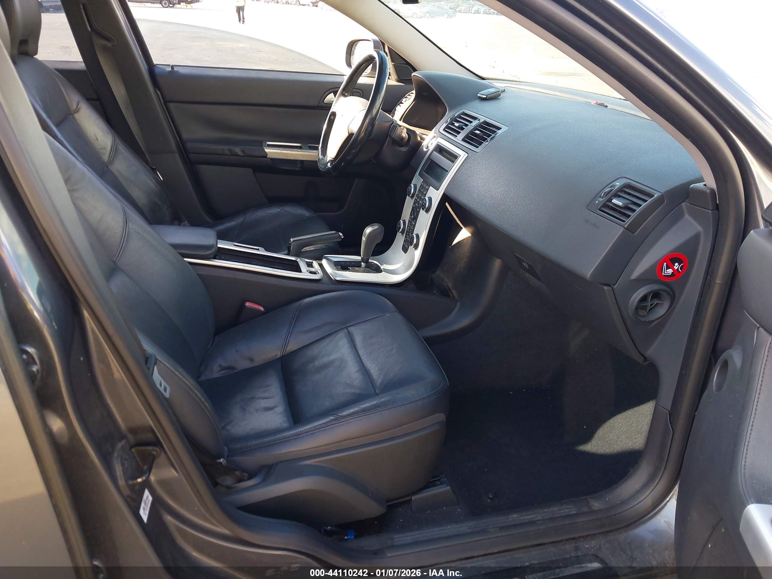 VOLVO S40 image 5