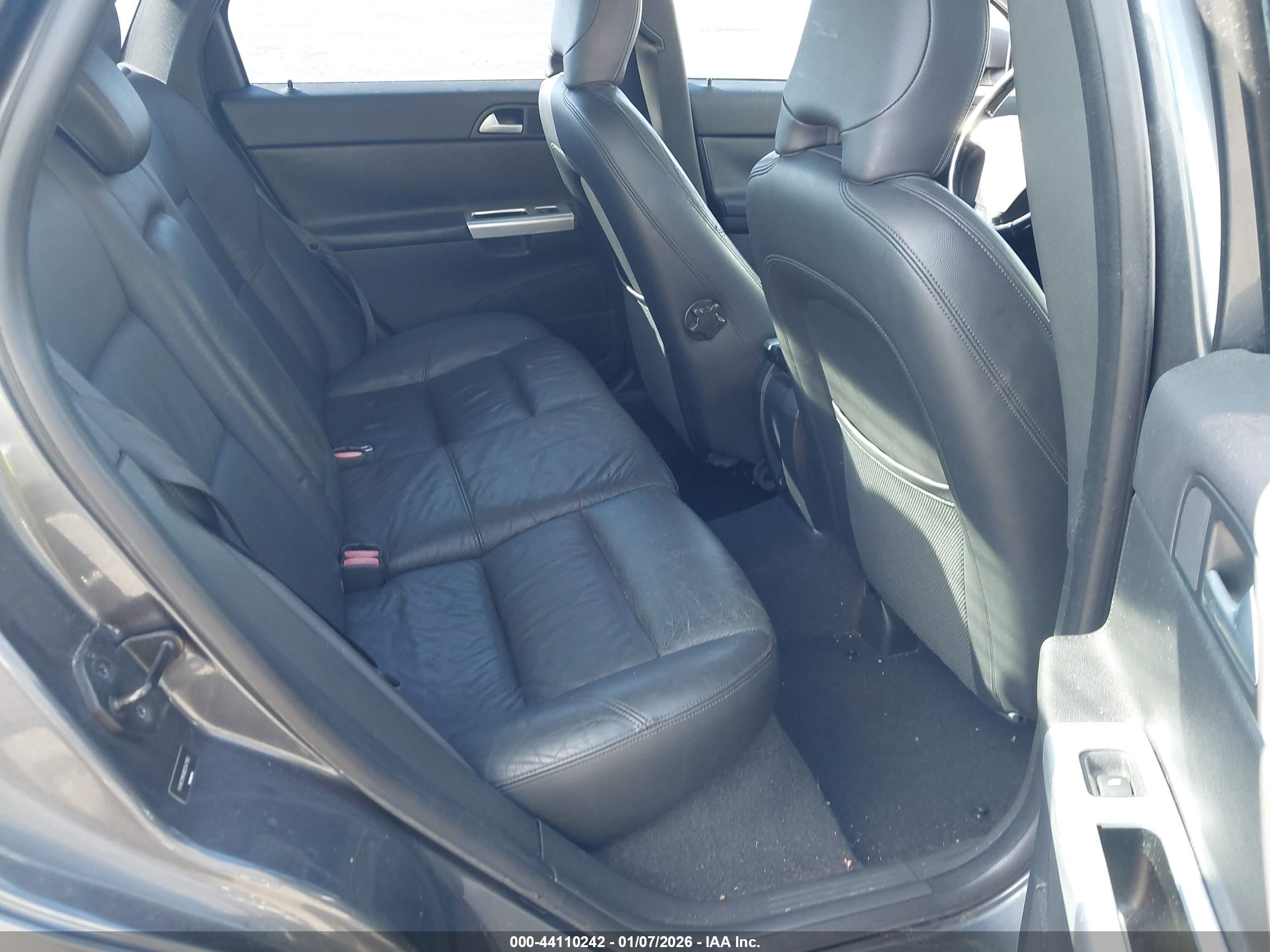 VOLVO S40 image 8