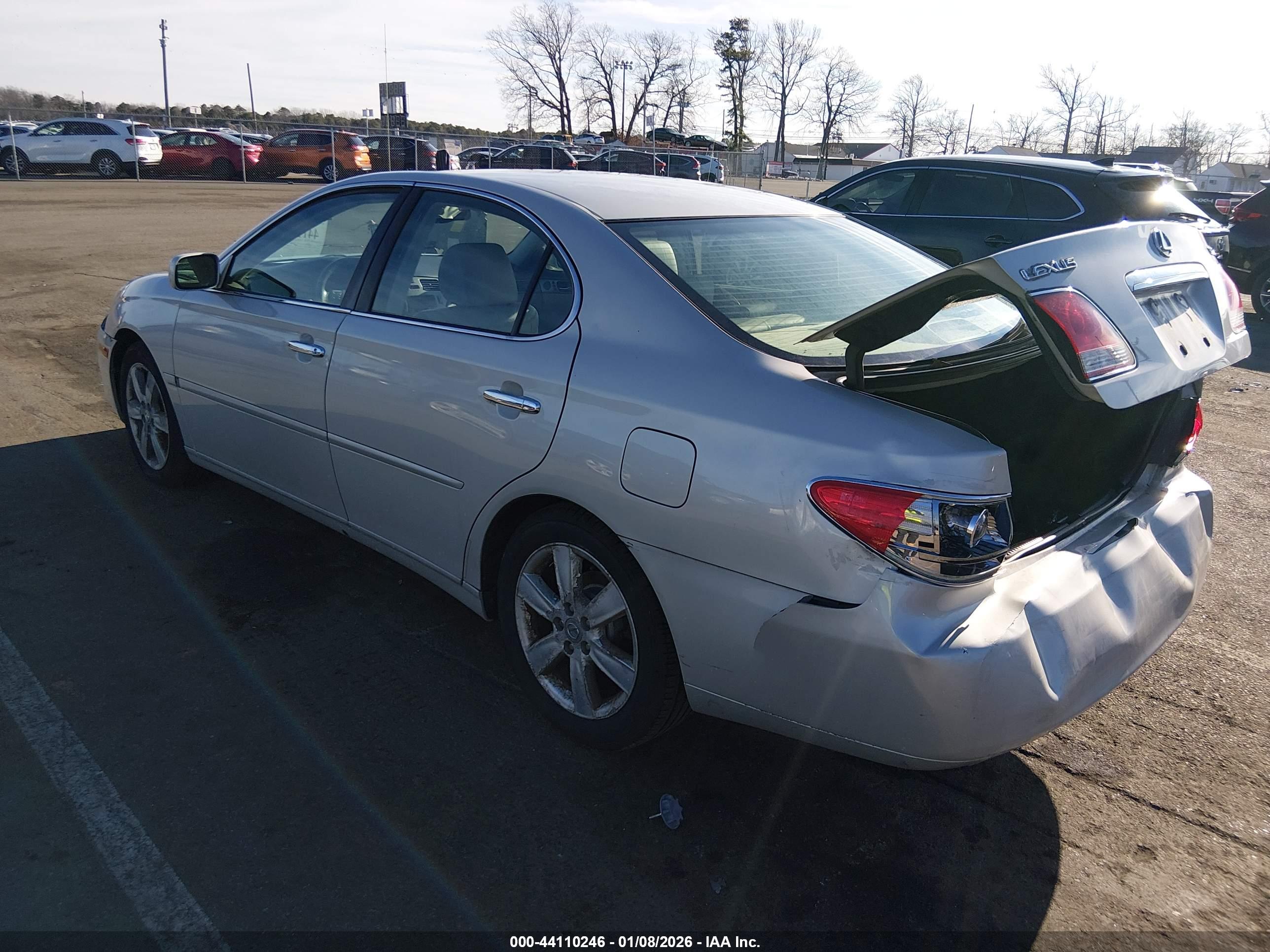 LEXUS ES image 3