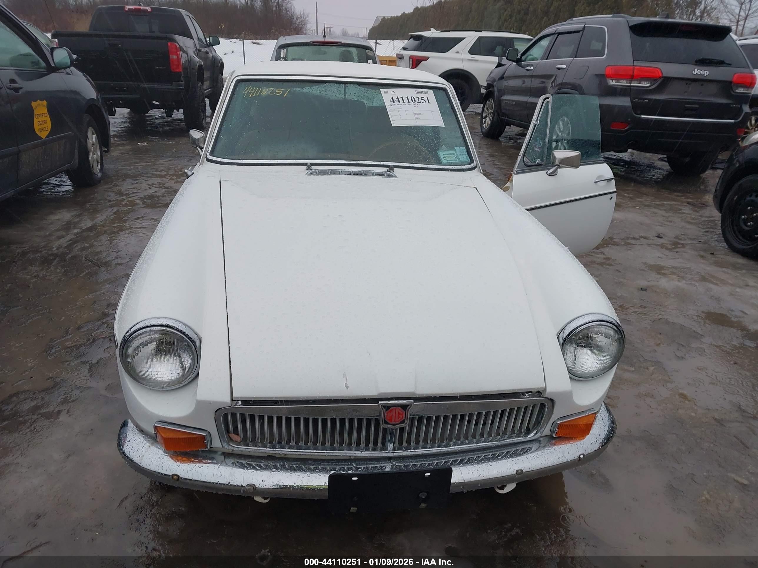 MG MGB image 6