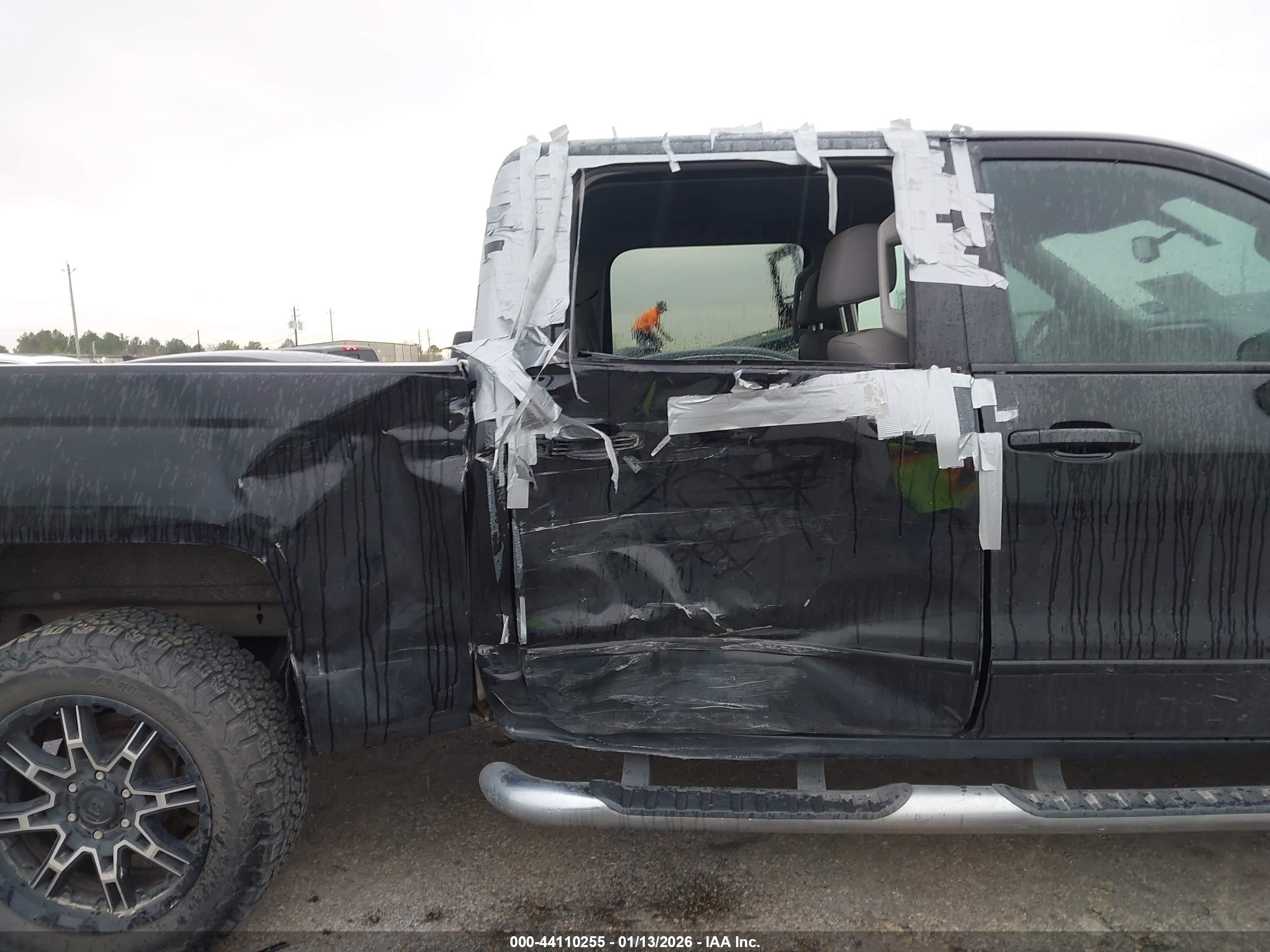 CHEVROLET SILVERADO image 6