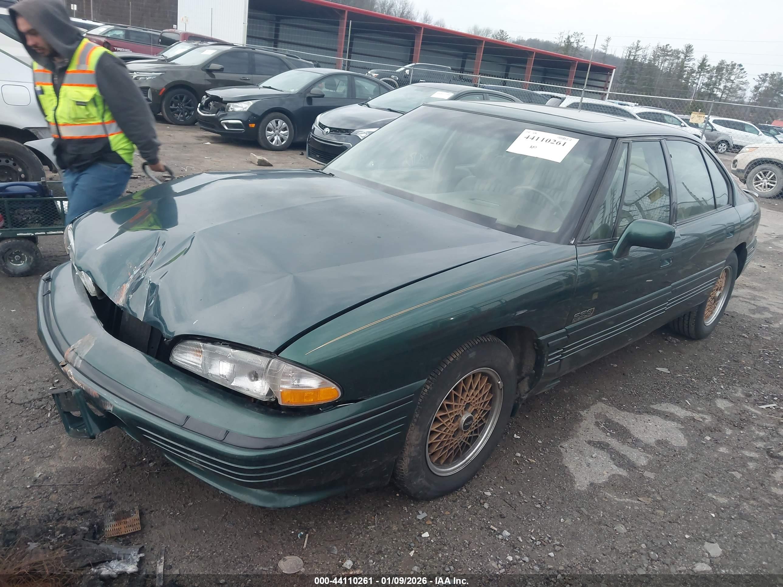 PONTIAC BONNEVILLE image 2