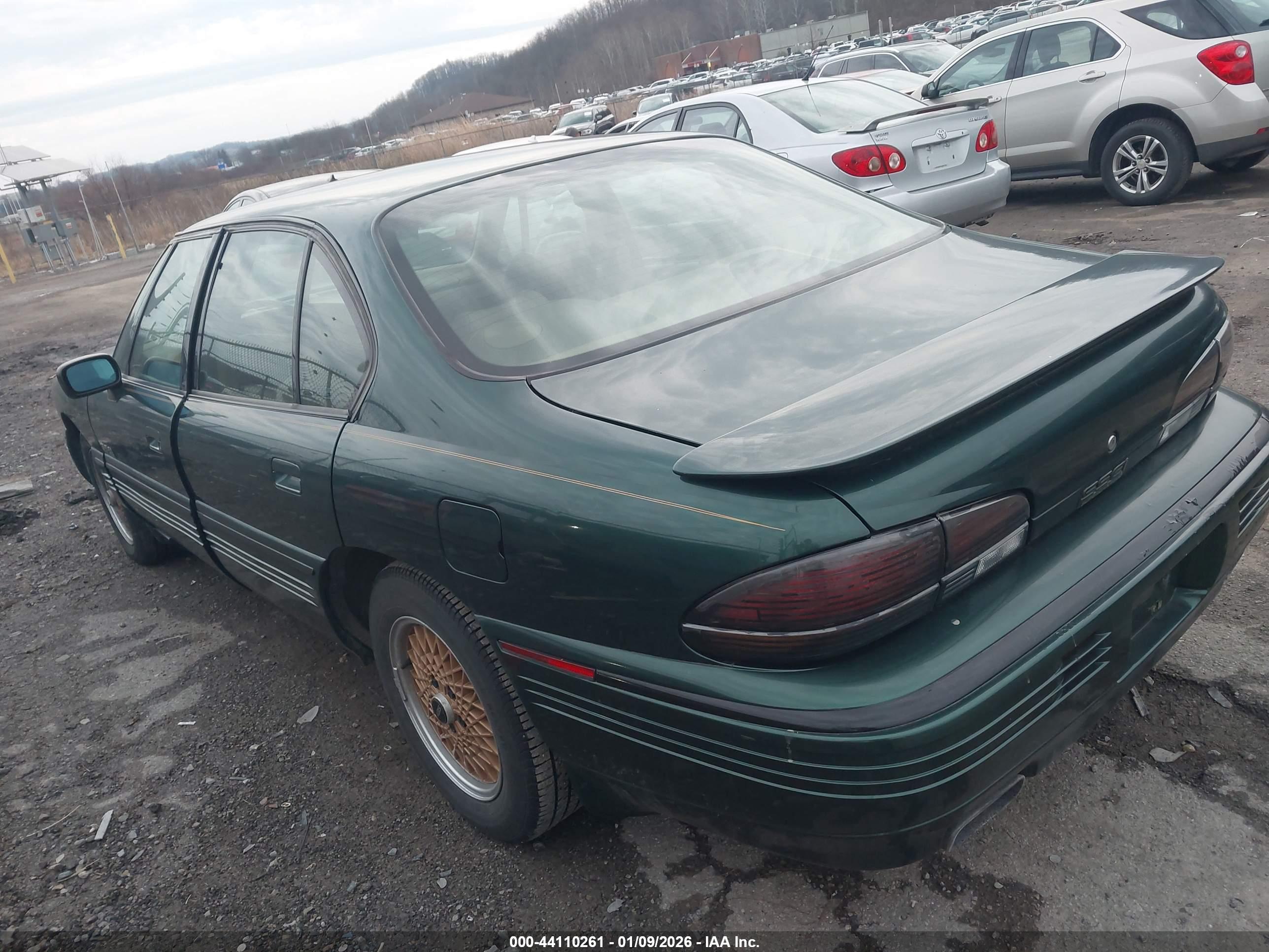 PONTIAC BONNEVILLE image 3