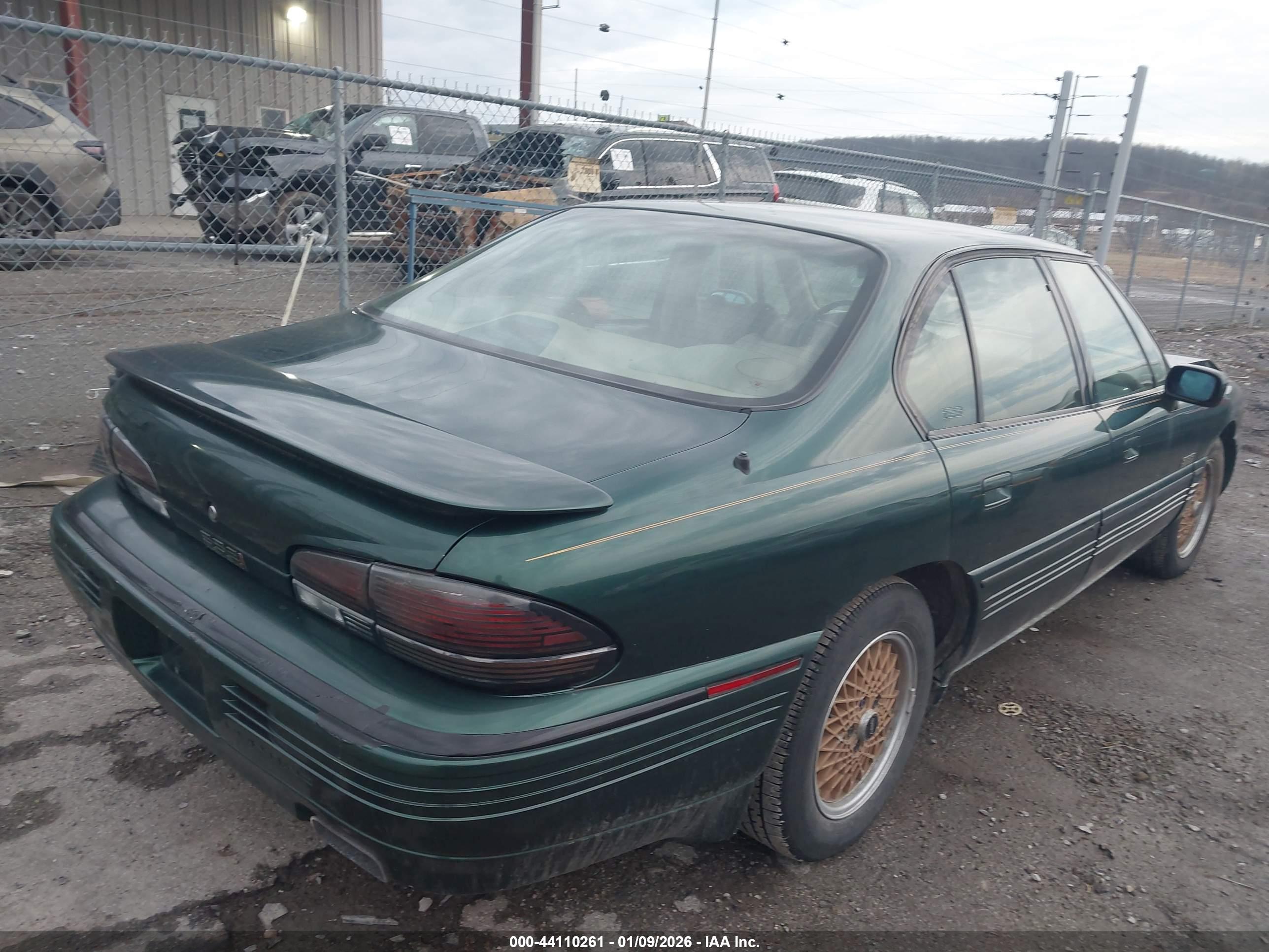 PONTIAC BONNEVILLE image 4