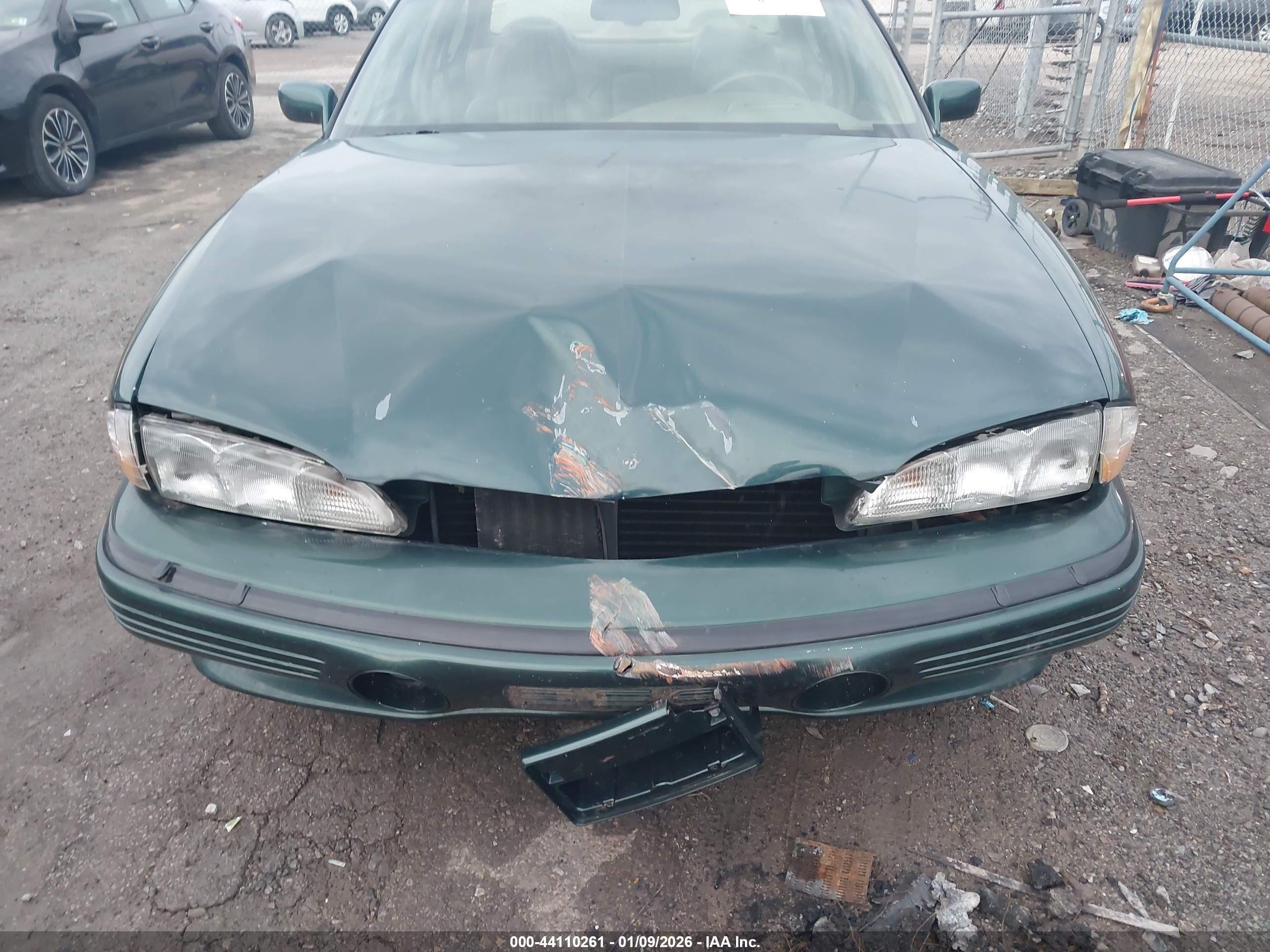 PONTIAC BONNEVILLE image 6