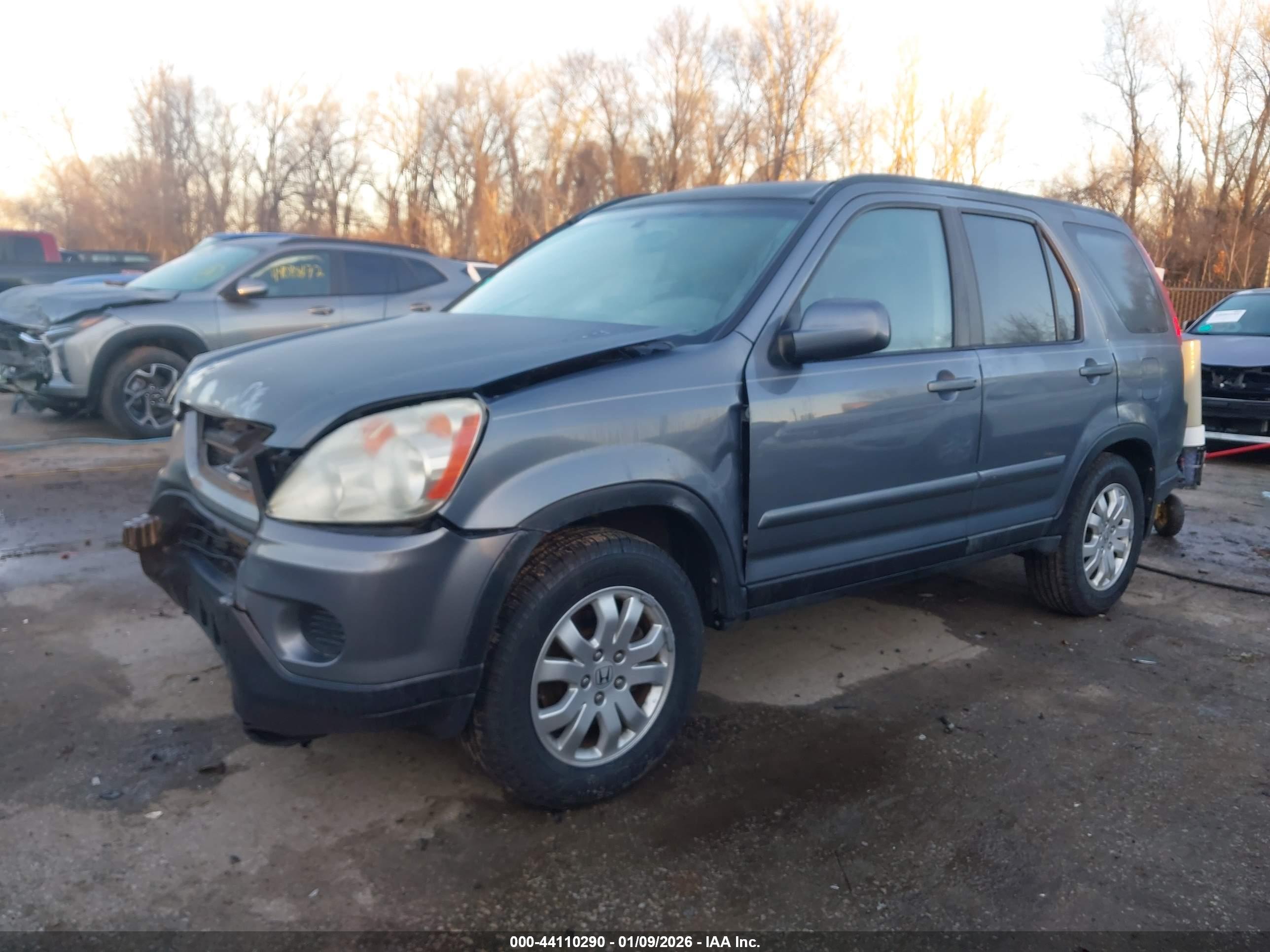 HONDA CR-V image 2