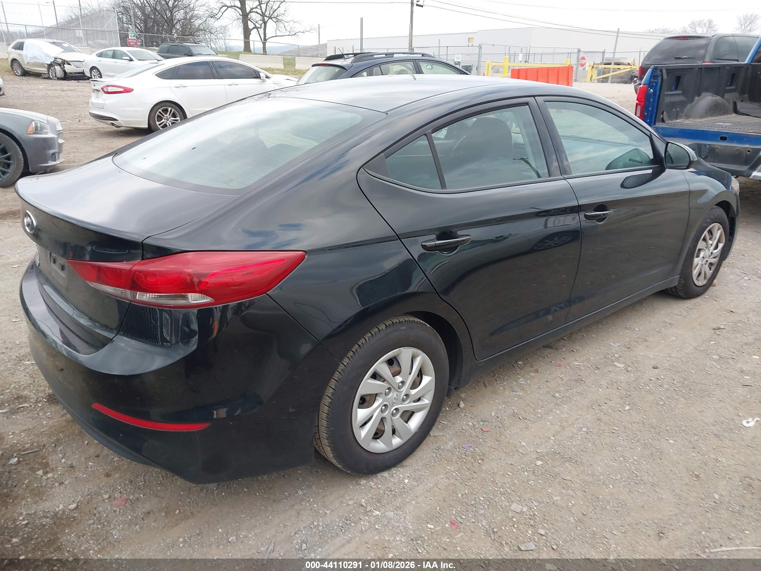 HYUNDAI ELANTRA image 4