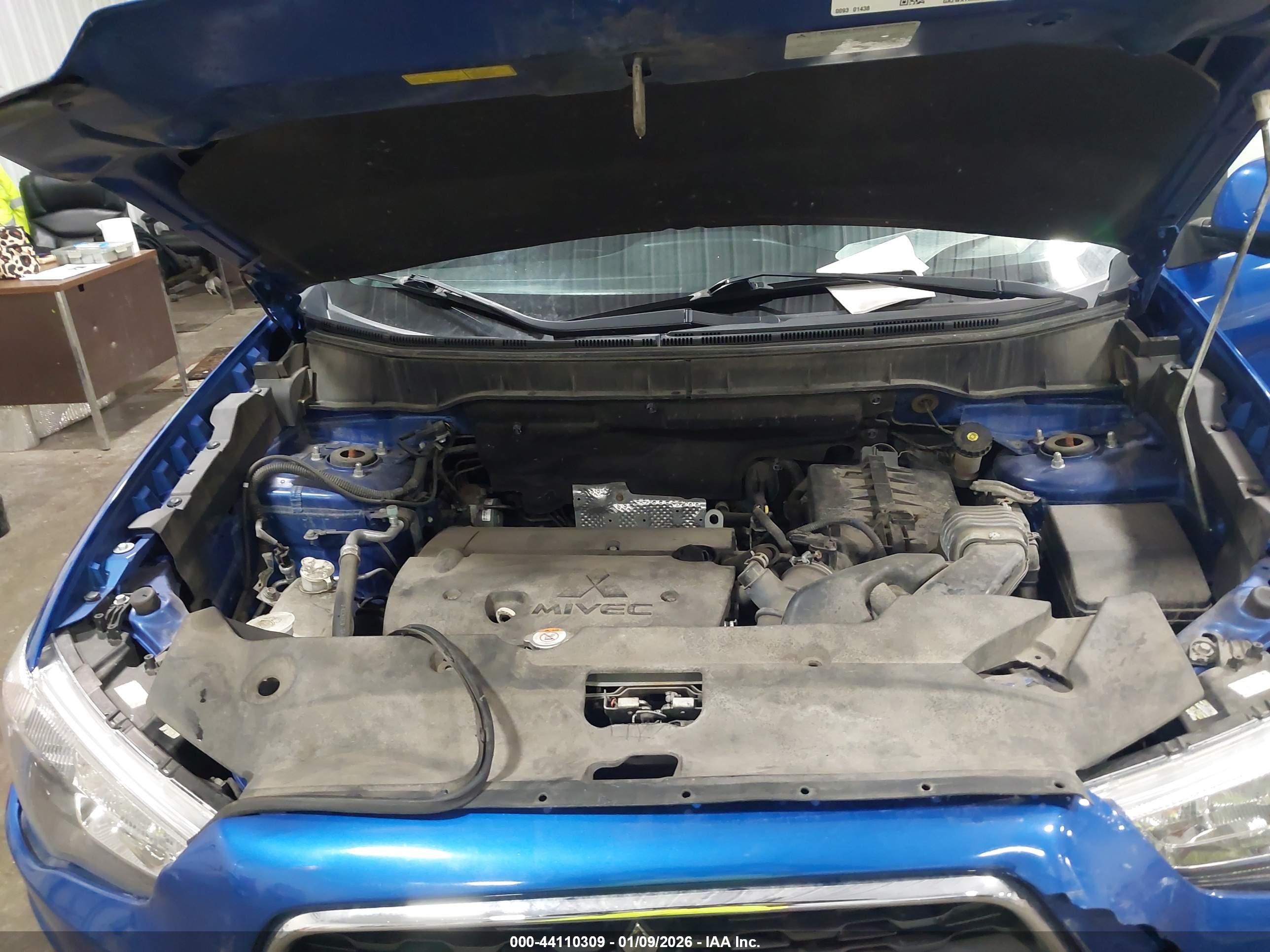 MITSUBISHI OUTLANDER image 10