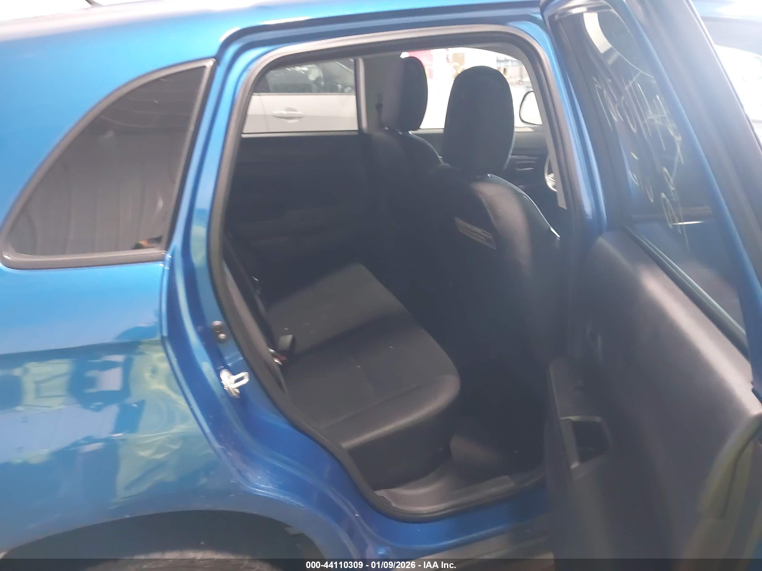 MITSUBISHI OUTLANDER image 8
