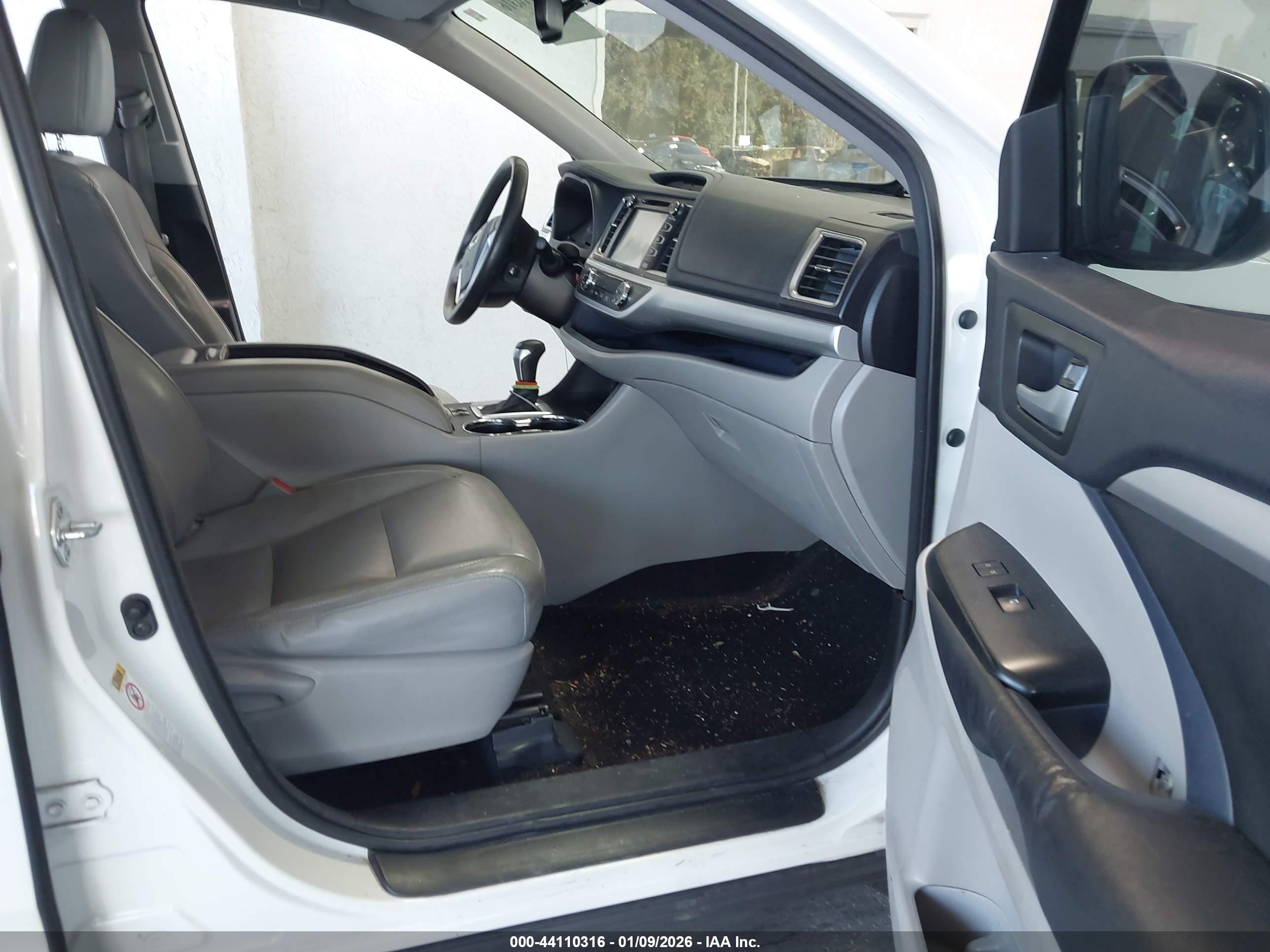 TOYOTA HIGHLANDER image 5